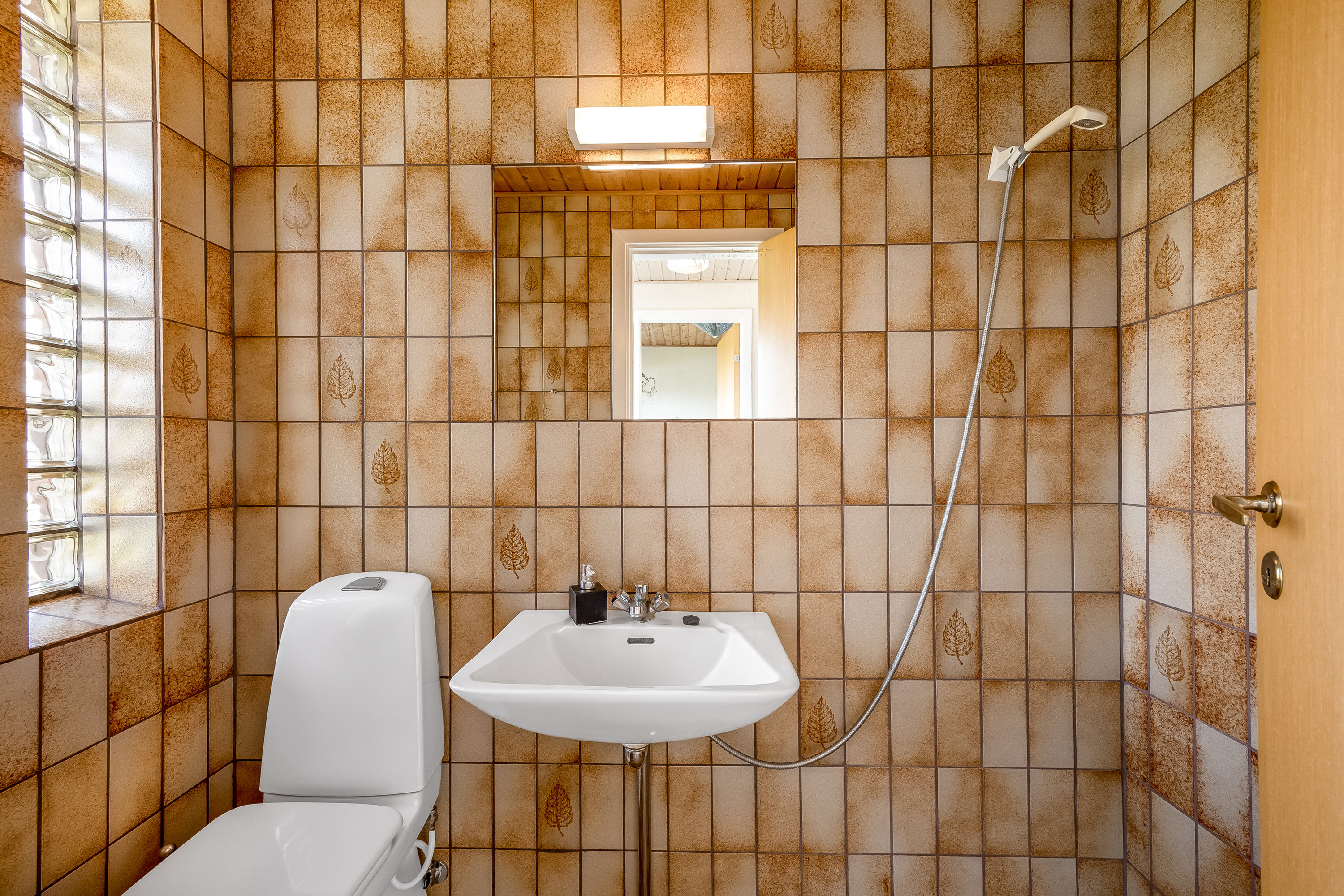 Fremhævet badeværelse billede i fuldskærmstilstand. Billede af Spættevej 6, 6980 Tim