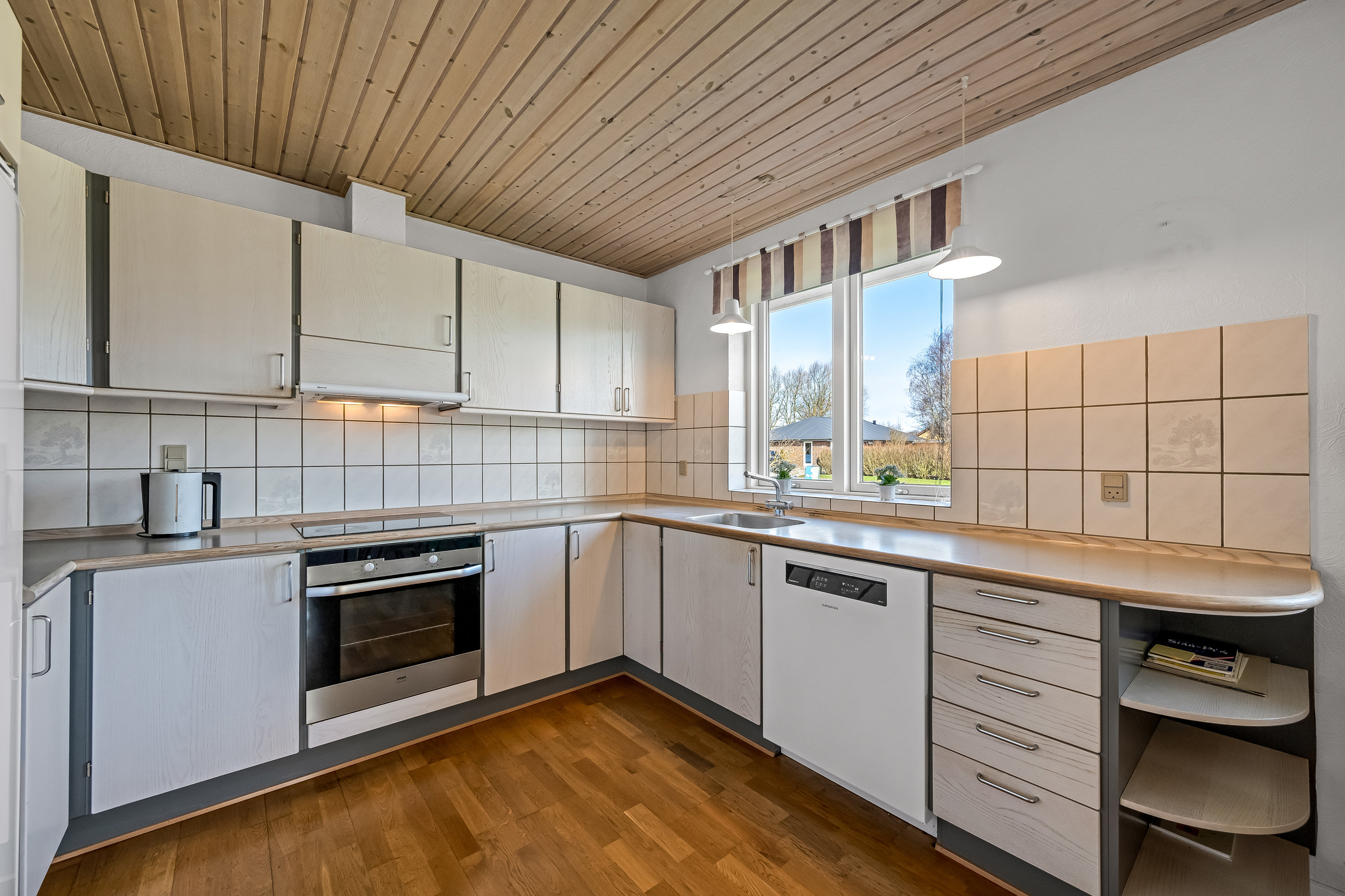 Fremhævet køkken billede i fuldskærmstilstand. Billede af Spættevej 6, 6980 Tim