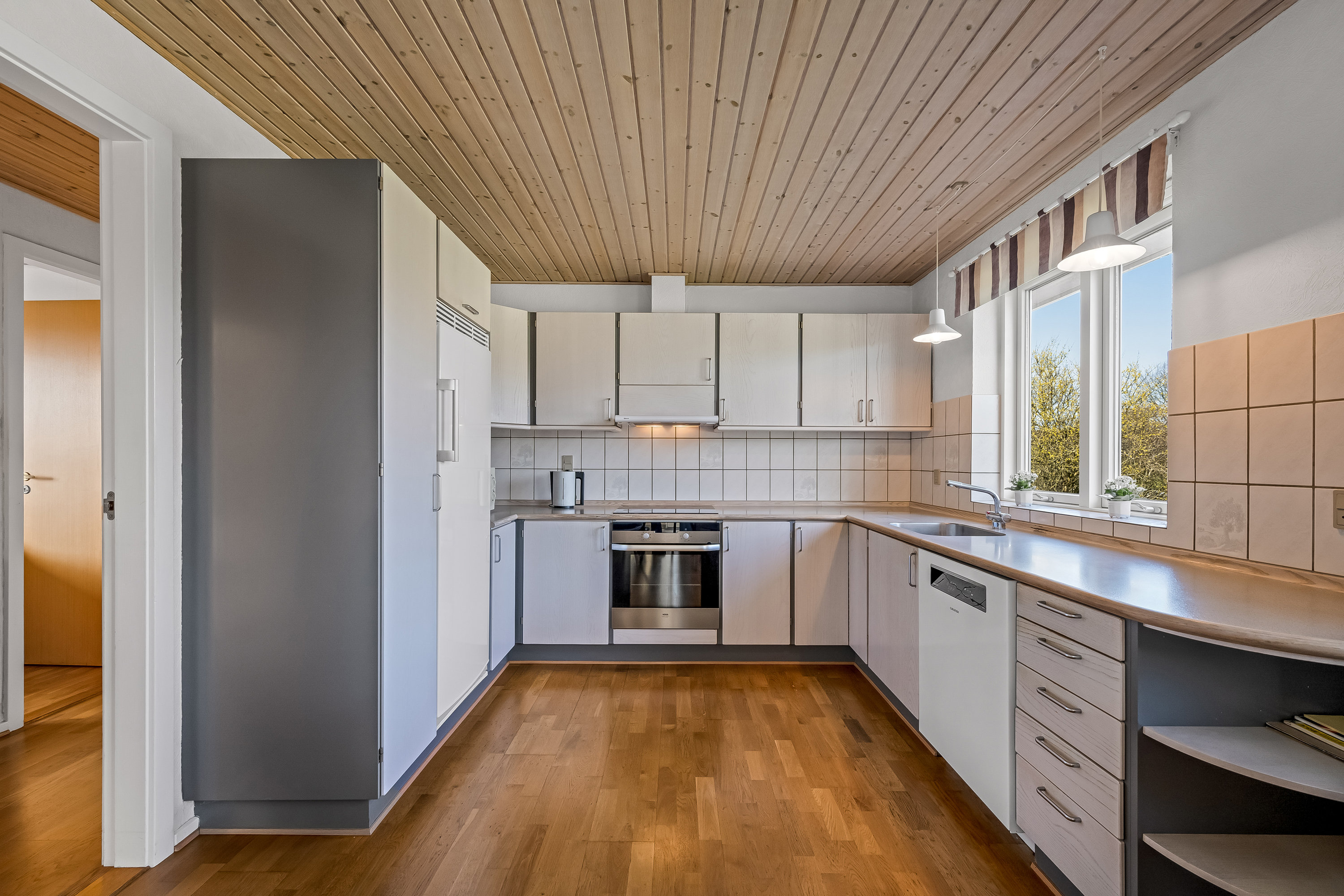 Fremhævet køkken billede i fuldskærmstilstand. Billede af Spættevej 6, 6980 Tim