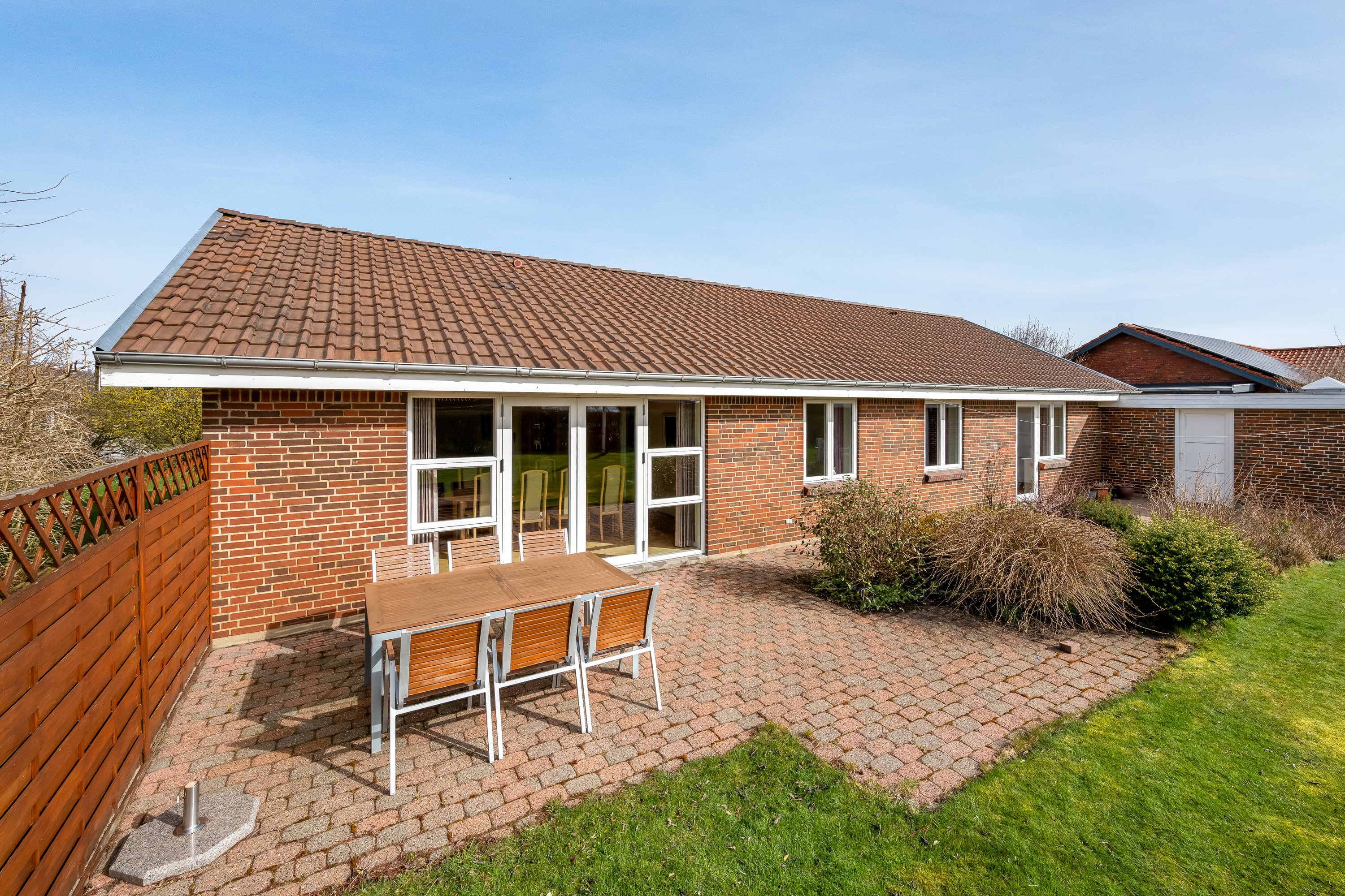 Fremhævet terrasse billede i fuldskærmstilstand. Billede af Spættevej 6, 6980 Tim