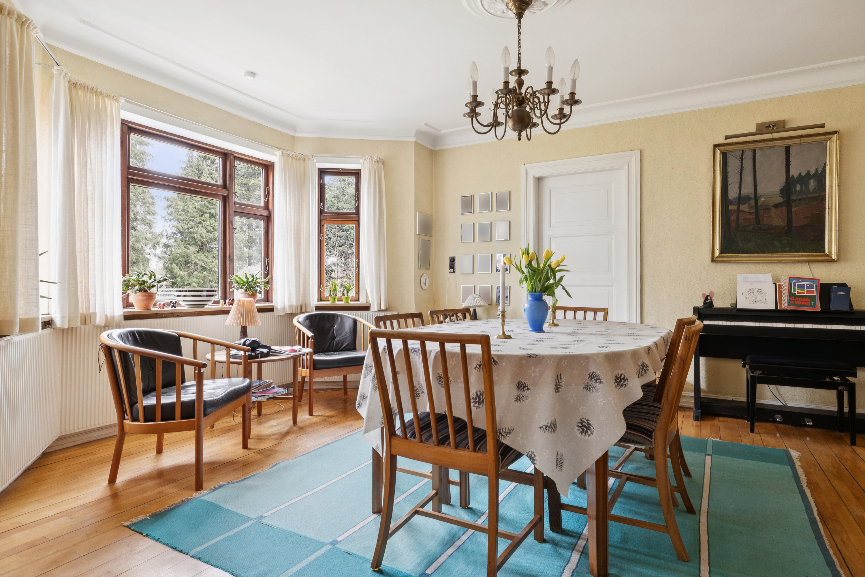 Fremhævet stue billede i fuldskærmstilstand. Billede af Frisdalsvej 16, Valsgård, 9500 Hobro