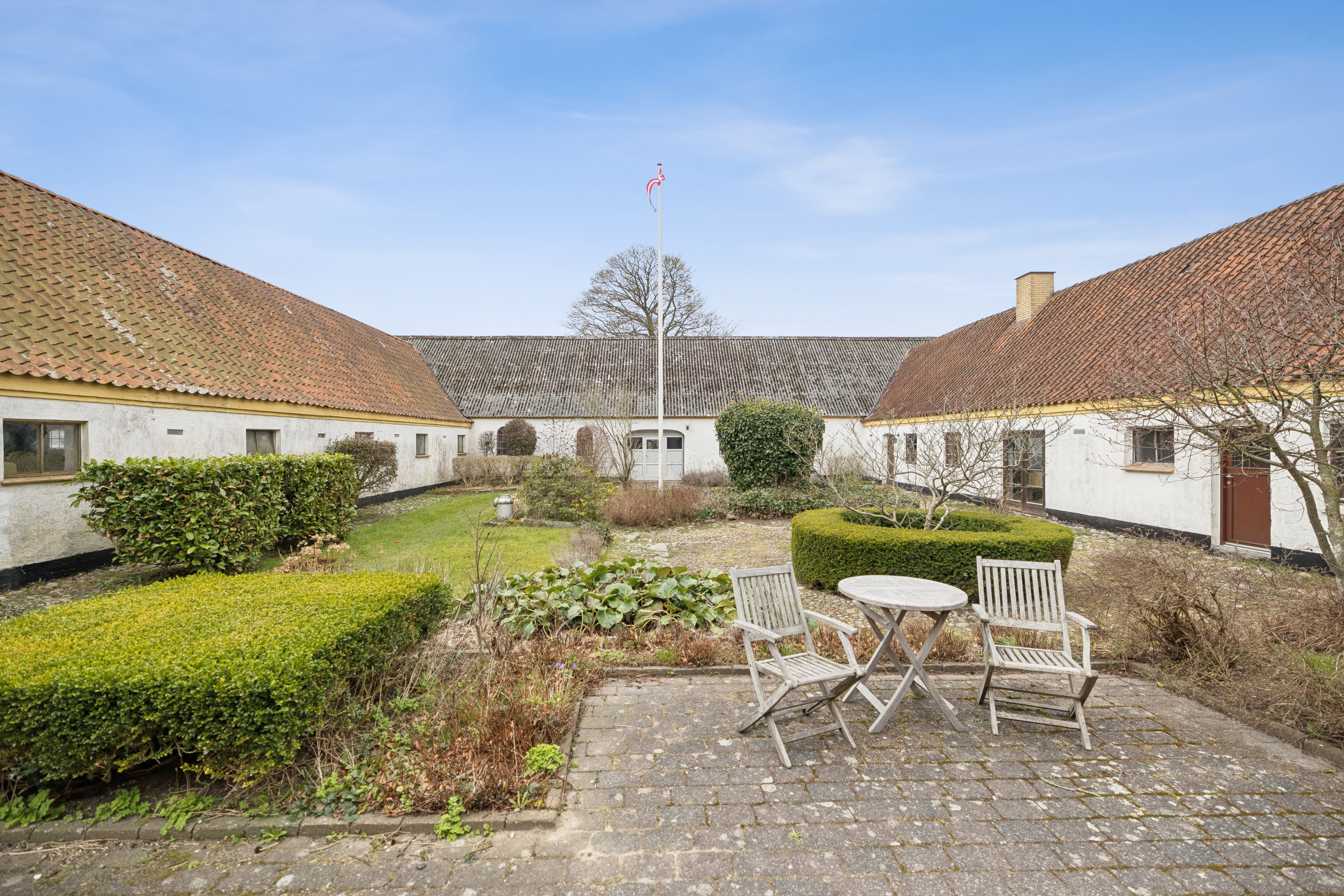 Fremhævet gårdsplads billede i fuldskærmstilstand. Billede af Frisdalsvej 16, Valsgård, 9500 Hobro