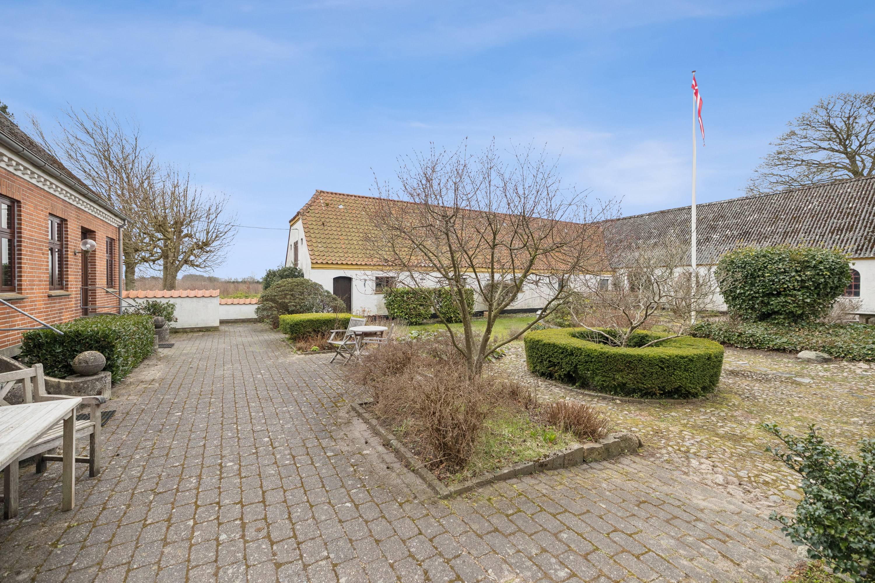 Fremhævet gårdsplads billede i fuldskærmstilstand. Billede af Frisdalsvej 16, Valsgård, 9500 Hobro