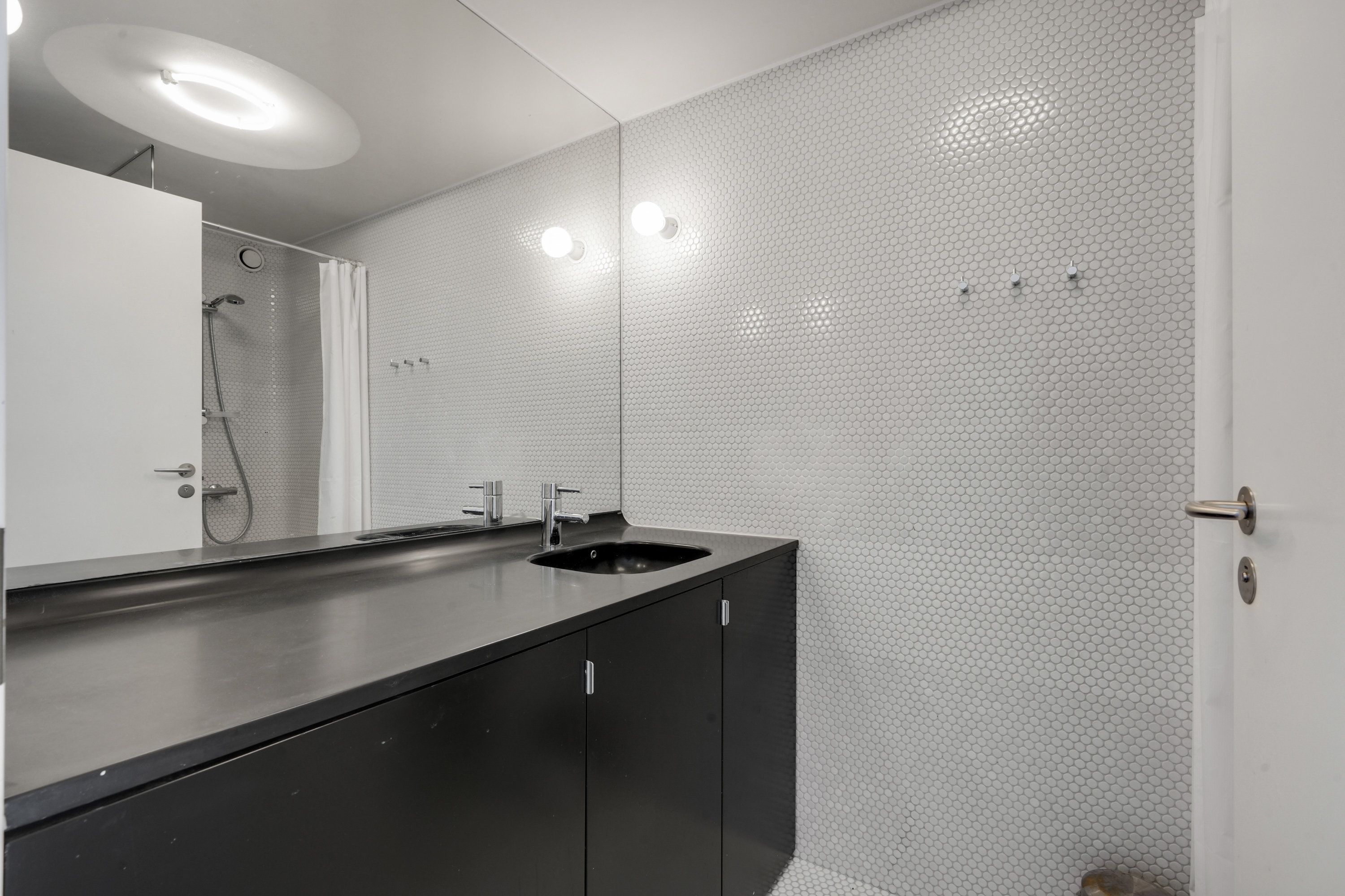 Fremhævet badeværelse billede i fuldskærmstilstand. Billede af Richard Mortensens Vej 77, 8. p8., 2300 København S