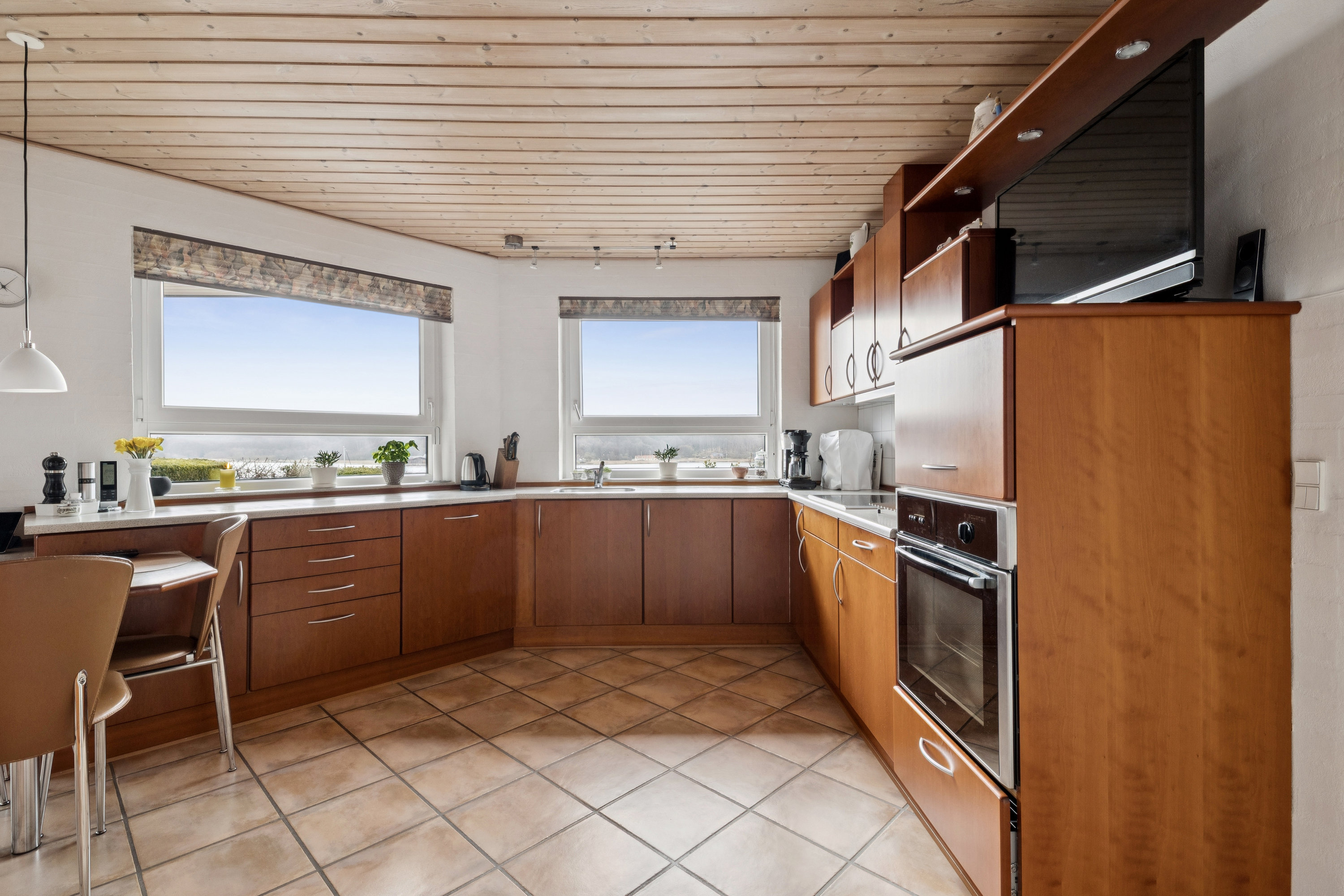 Fremhævet køkken billede i fuldskærmstilstand. Billede af Fyrbakken 8, 9500 Hobro