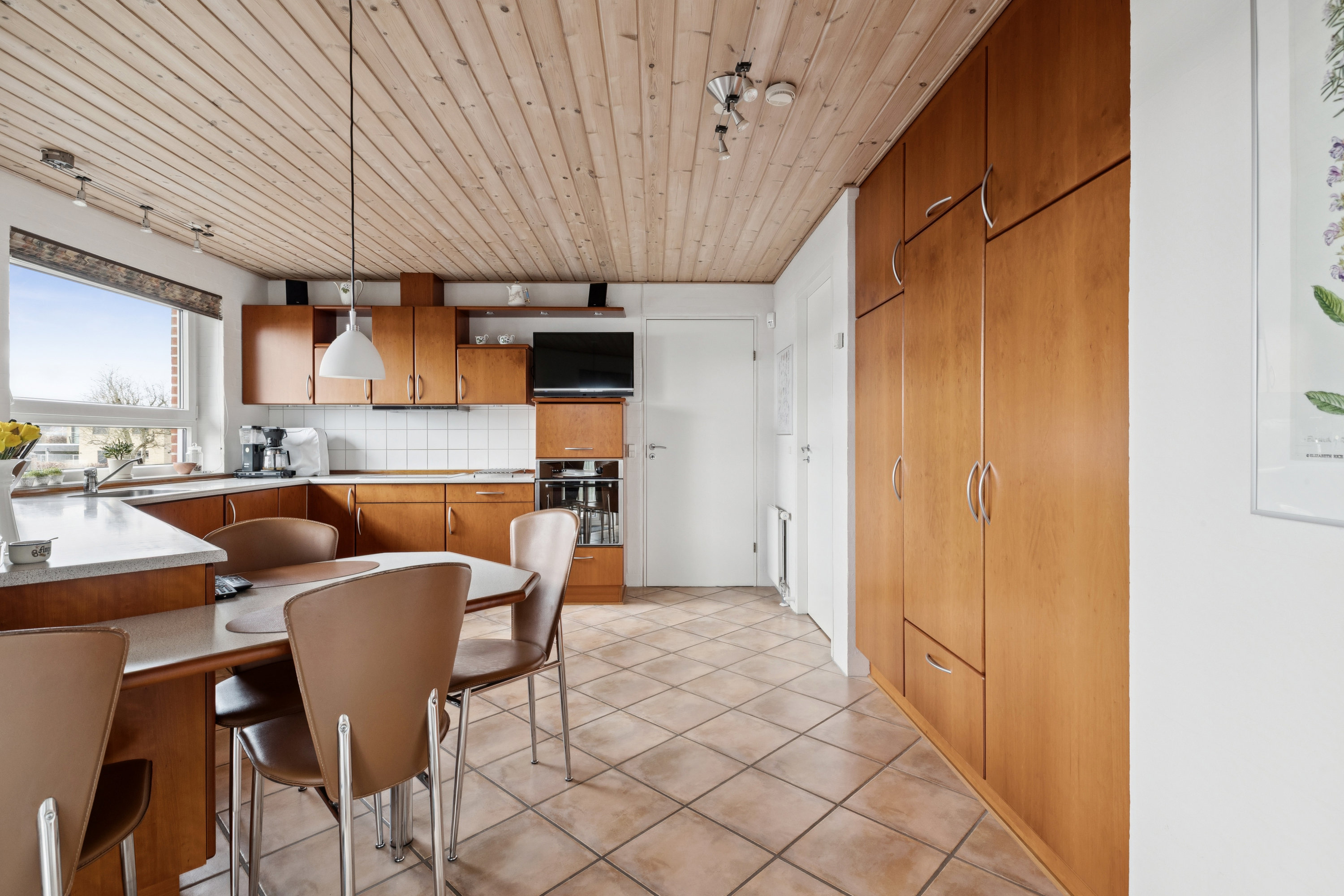 Fremhævet køkken billede i fuldskærmstilstand. Billede af Fyrbakken 8, 9500 Hobro