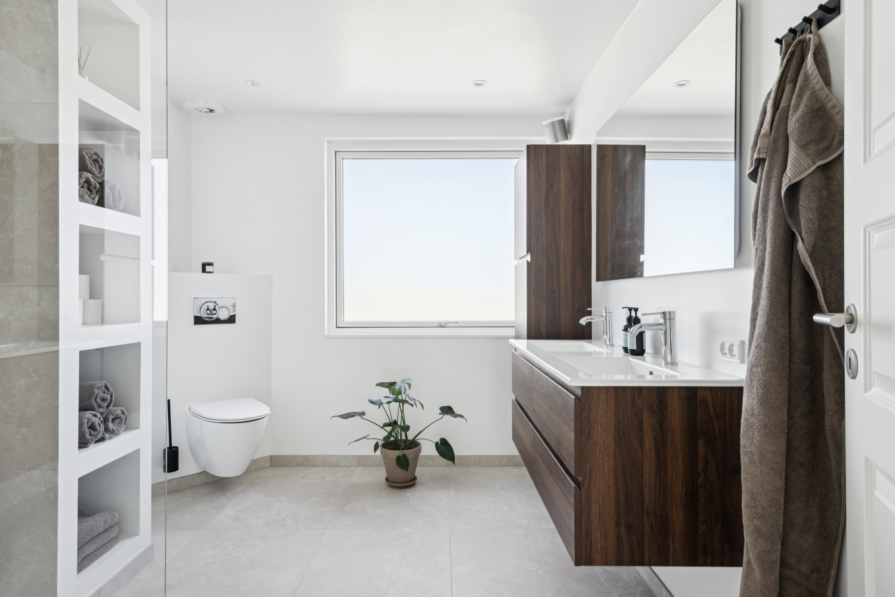 Fremhævet badeværelse billede i fuldskærmstilstand. Billede af Fyrrevej 29, Vemmedrup, 4632 Bjæverskov