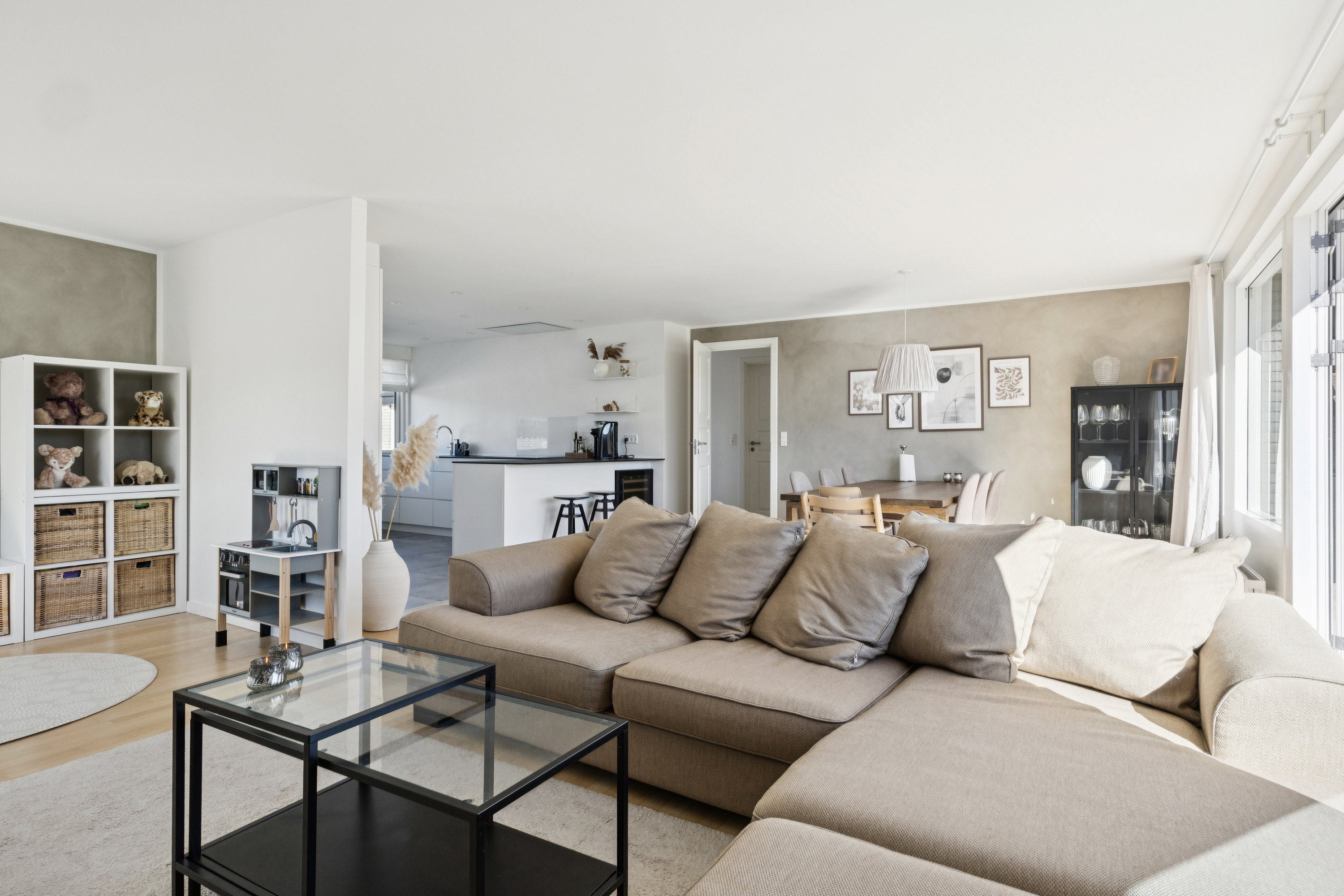 Fremhævet stue billede i fuldskærmstilstand. Billede af Fyrrevej 29, Vemmedrup, 4632 Bjæverskov