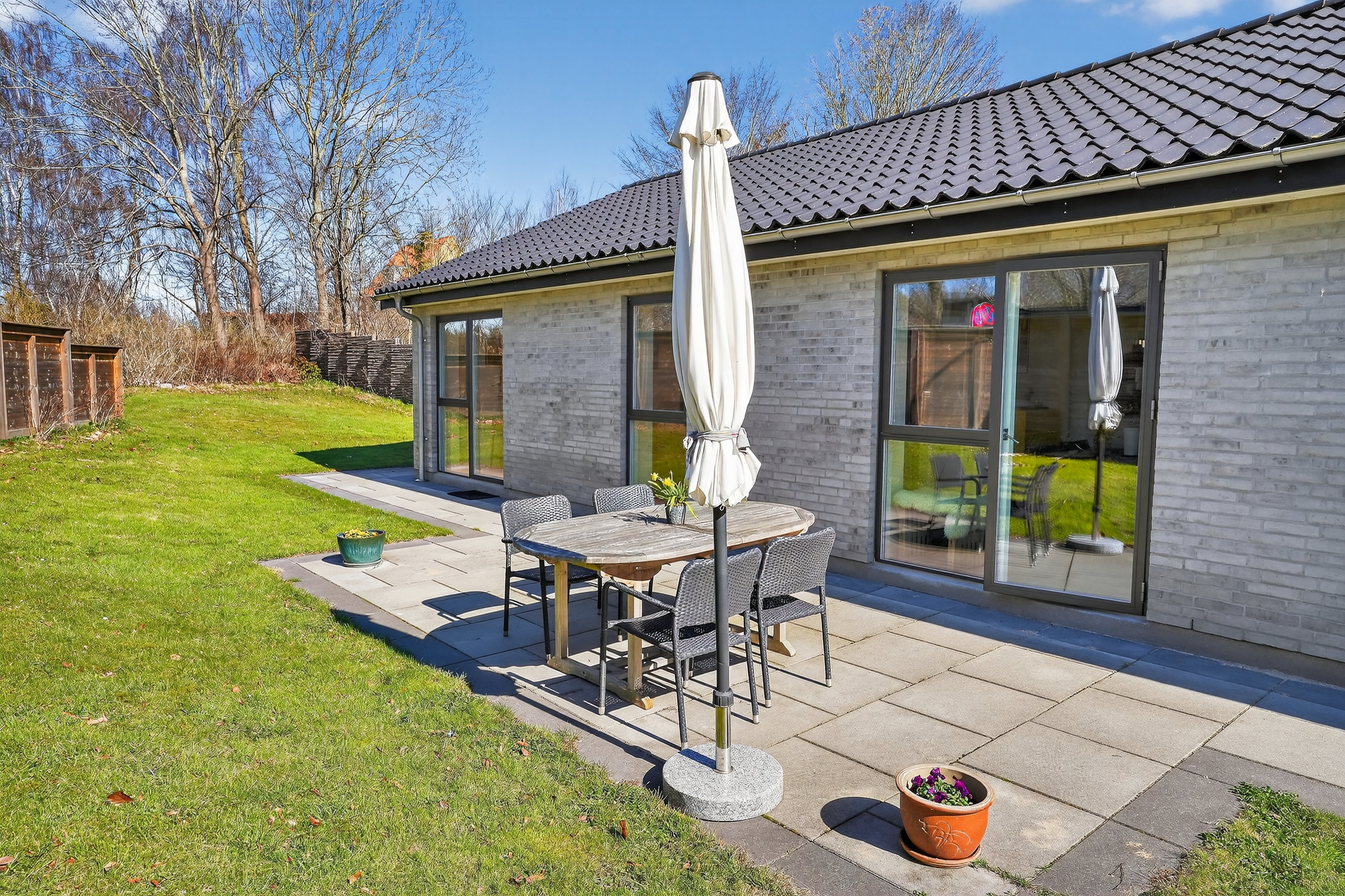 Fremhævet terrasse billede i fuldskærmstilstand. Billede af Benediktevej 27A, 3480 Fredensborg