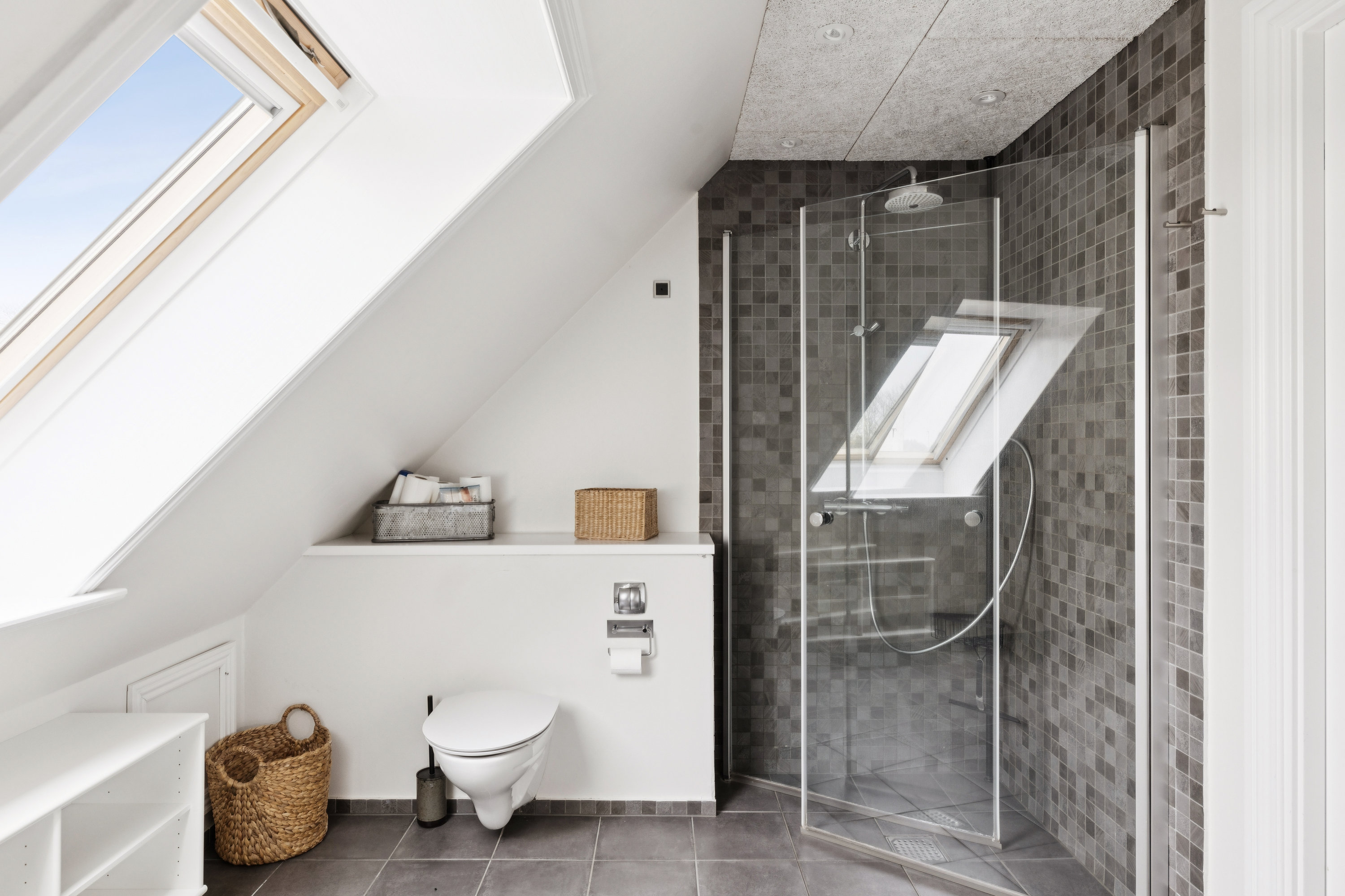 Fremhævet badeværelse billede i fuldskærmstilstand. Billede af Roagervej 396A, Kirkeby, 6760 Ribe