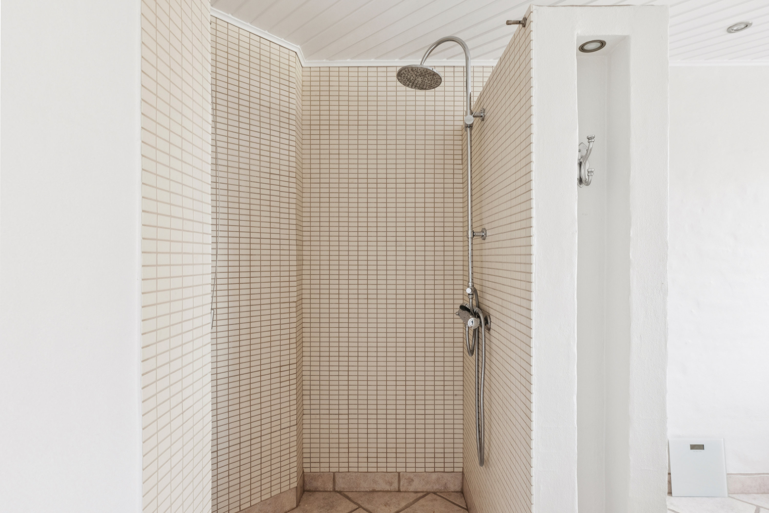 Fremhævet bad billede i fuldskærmstilstand. Billede af Roagervej 396A, Kirkeby, 6760 Ribe