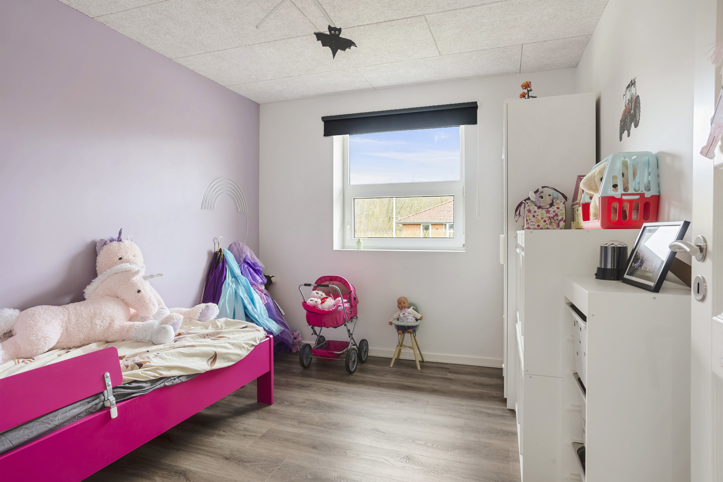 Fremhævet soveværelse billede i fuldskærmstilstand. Billede af Holmeåvænget 23, 6682 Hovborg