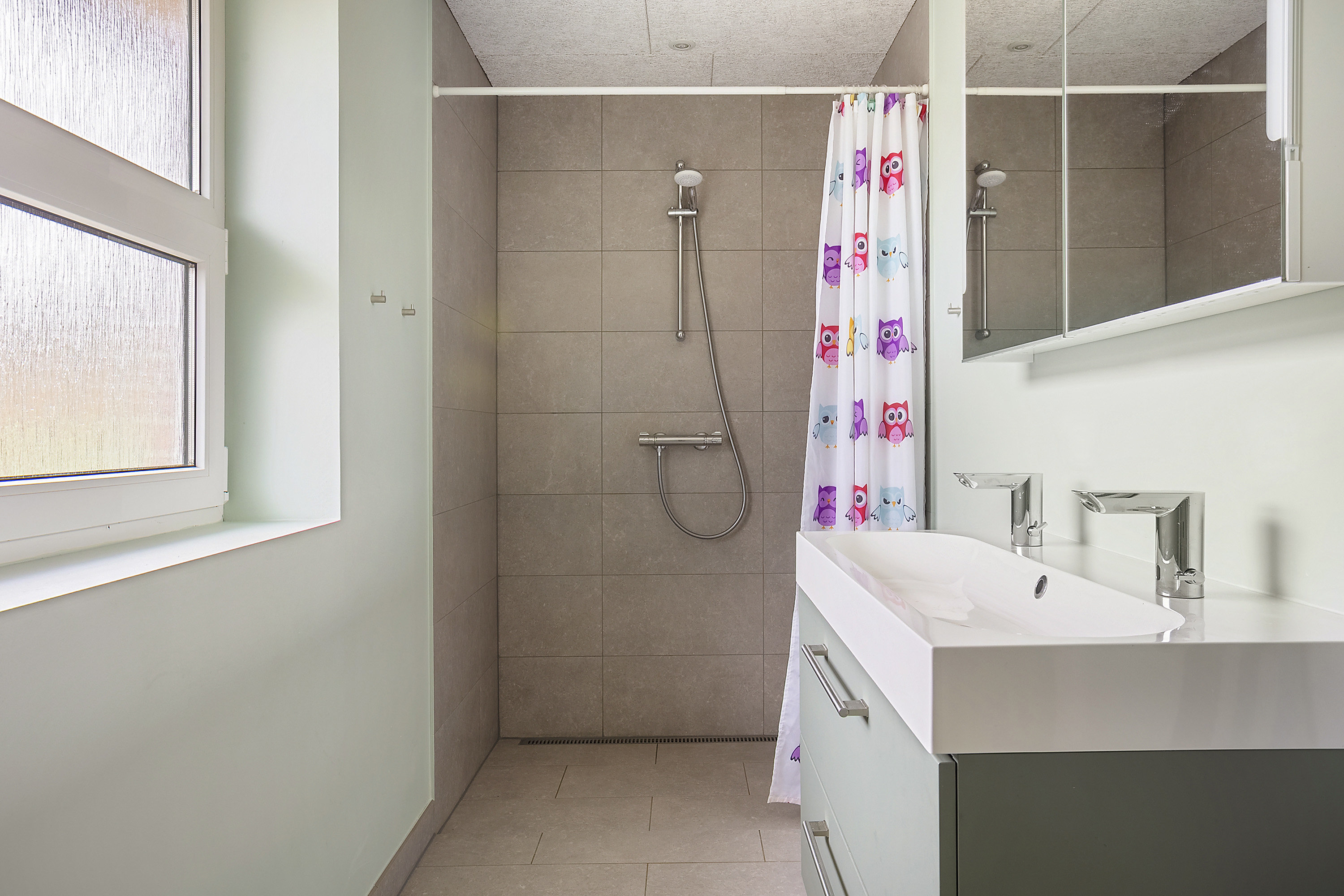 Fremhævet badeværelse billede i fuldskærmstilstand. Billede af Holmeåvænget 23, 6682 Hovborg