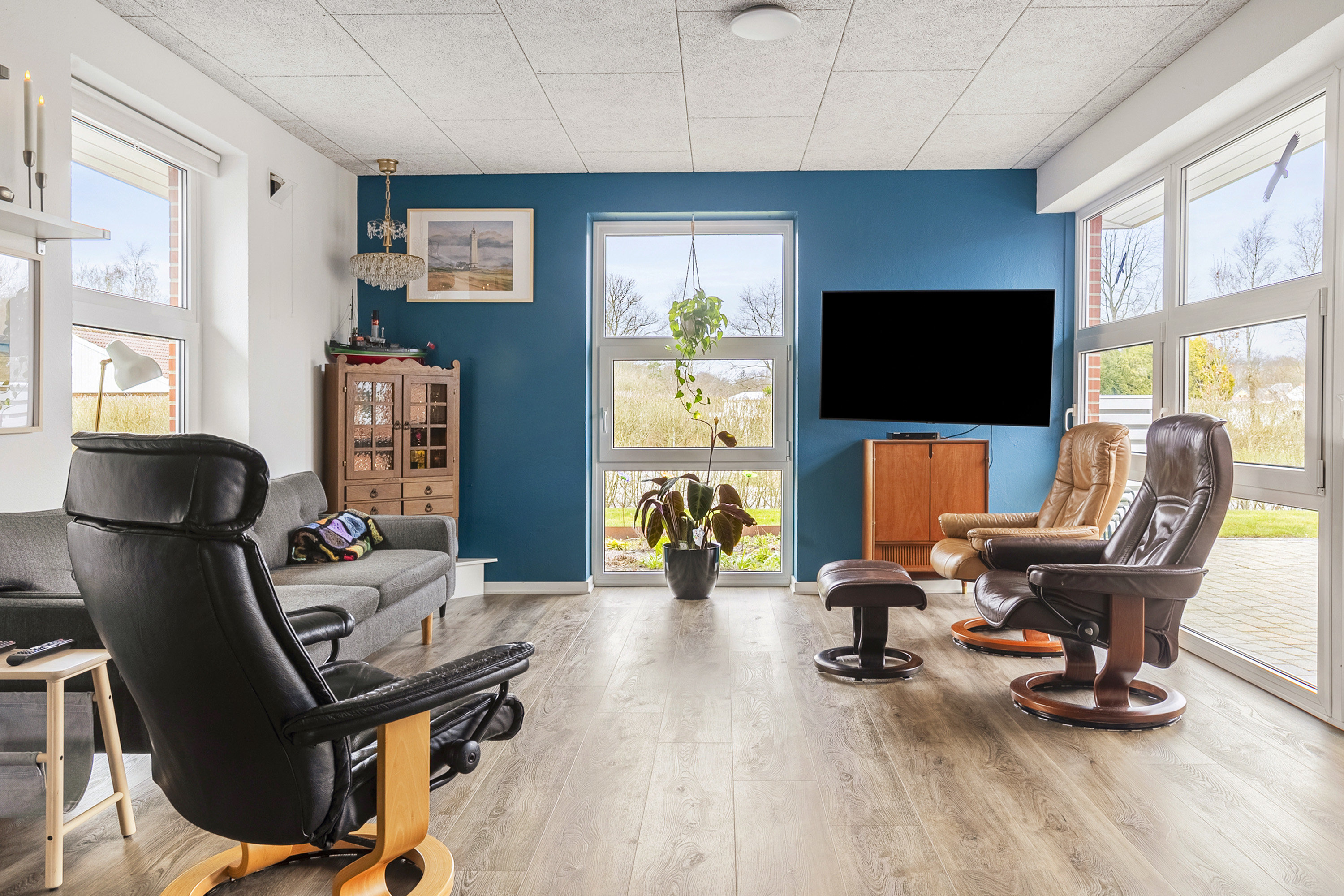 Fremhævet stue billede i fuldskærmstilstand. Billede af Holmeåvænget 23, 6682 Hovborg