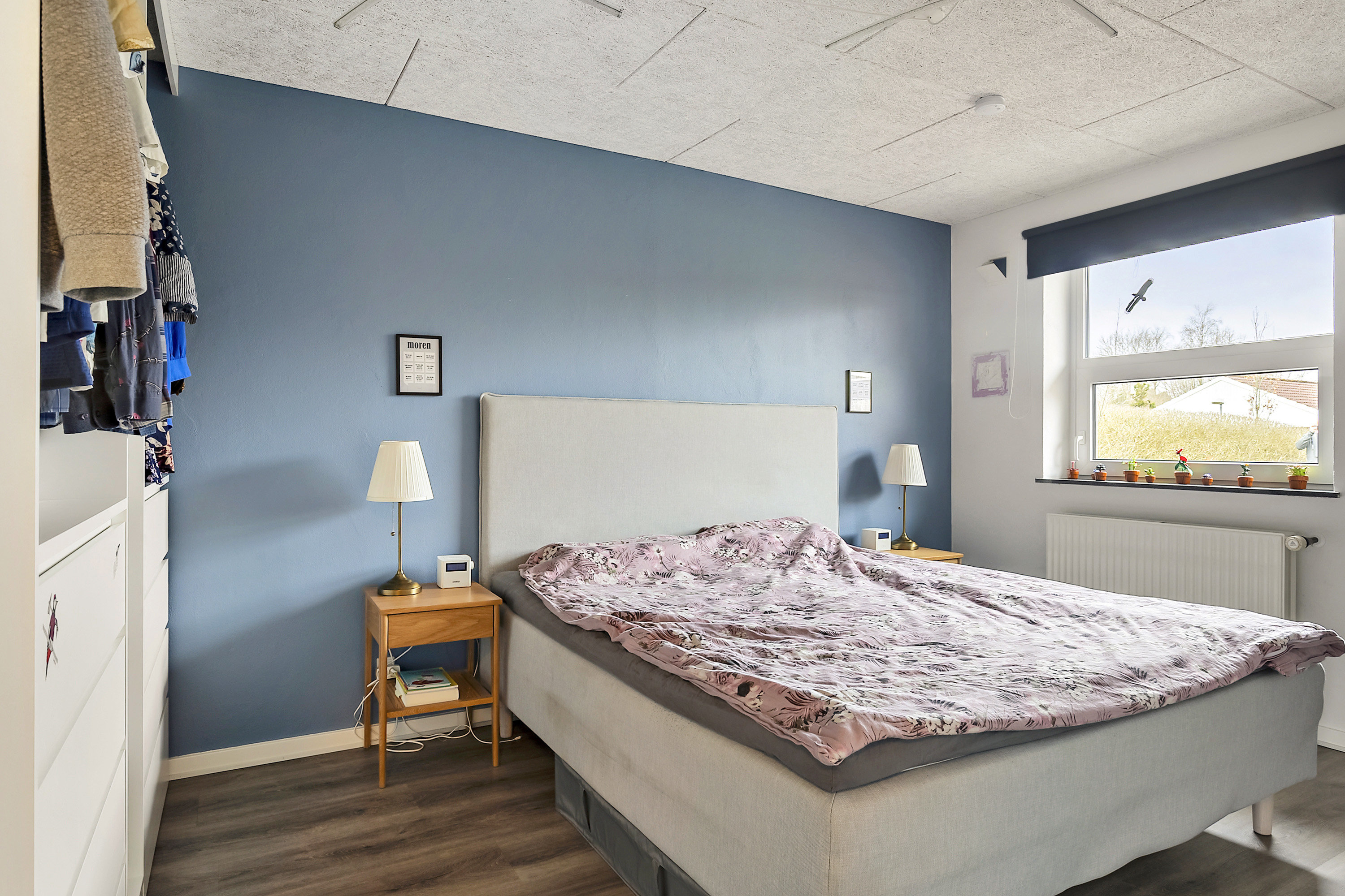 Fremhævet soveværelse billede i fuldskærmstilstand. Billede af Holmeåvænget 23, 6682 Hovborg