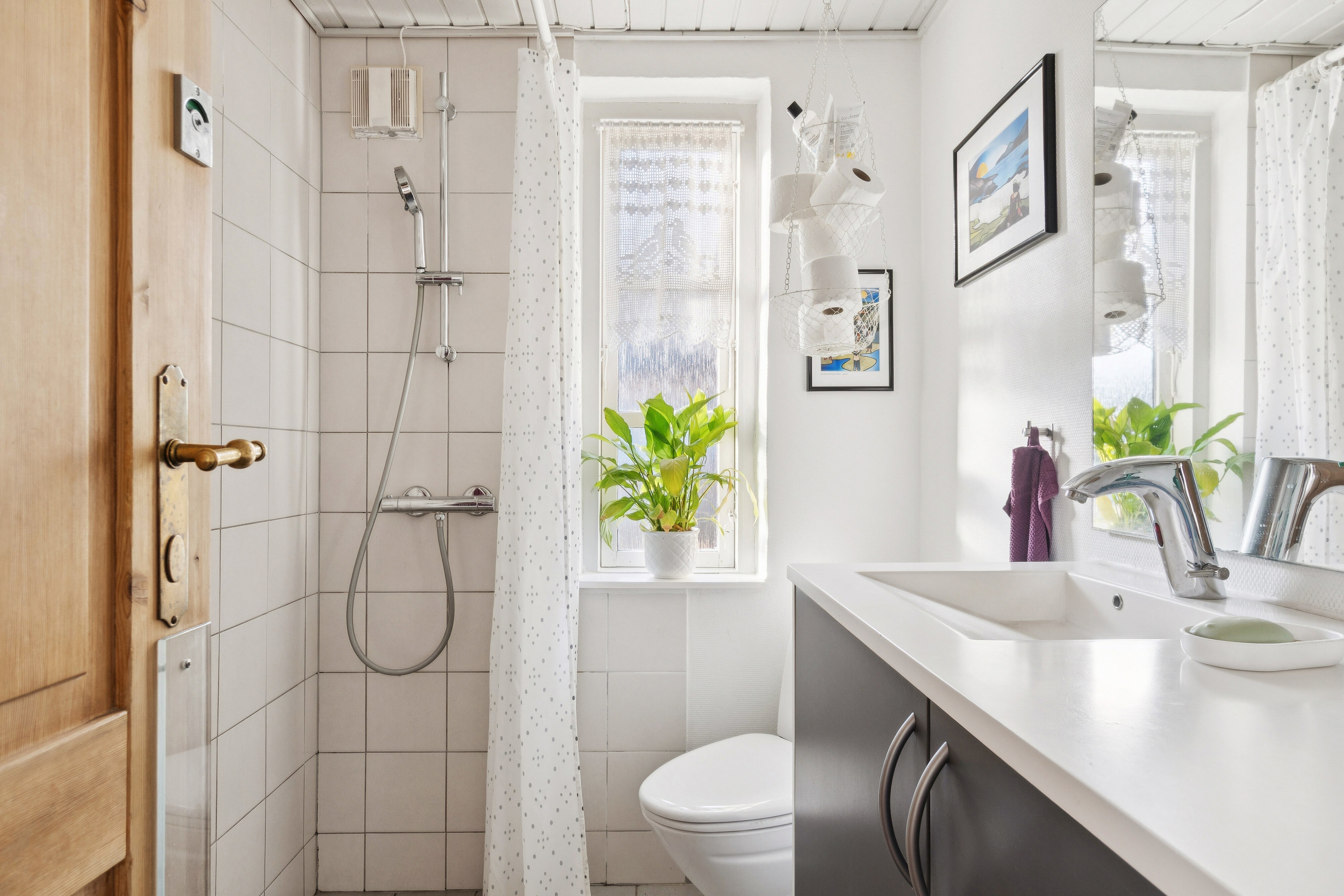 Fremhævet badeværelse billede i fuldskærmstilstand. Billede af Ørslev Hovedgade 8, Ørslev, 4200 Slagelse