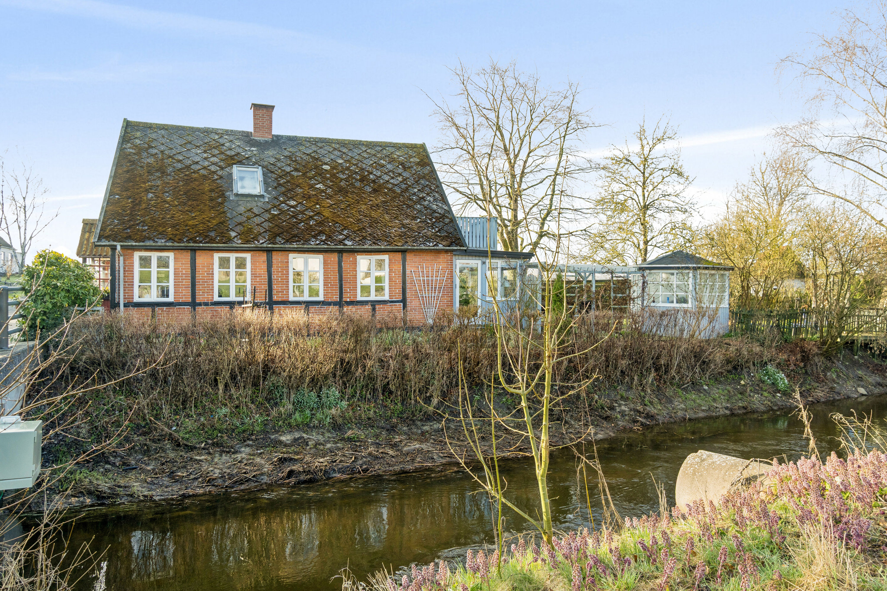 Fremhævet set fra haven billede i fuldskærmstilstand. Billede af Ørslev Hovedgade 8, Ørslev, 4200 Slagelse