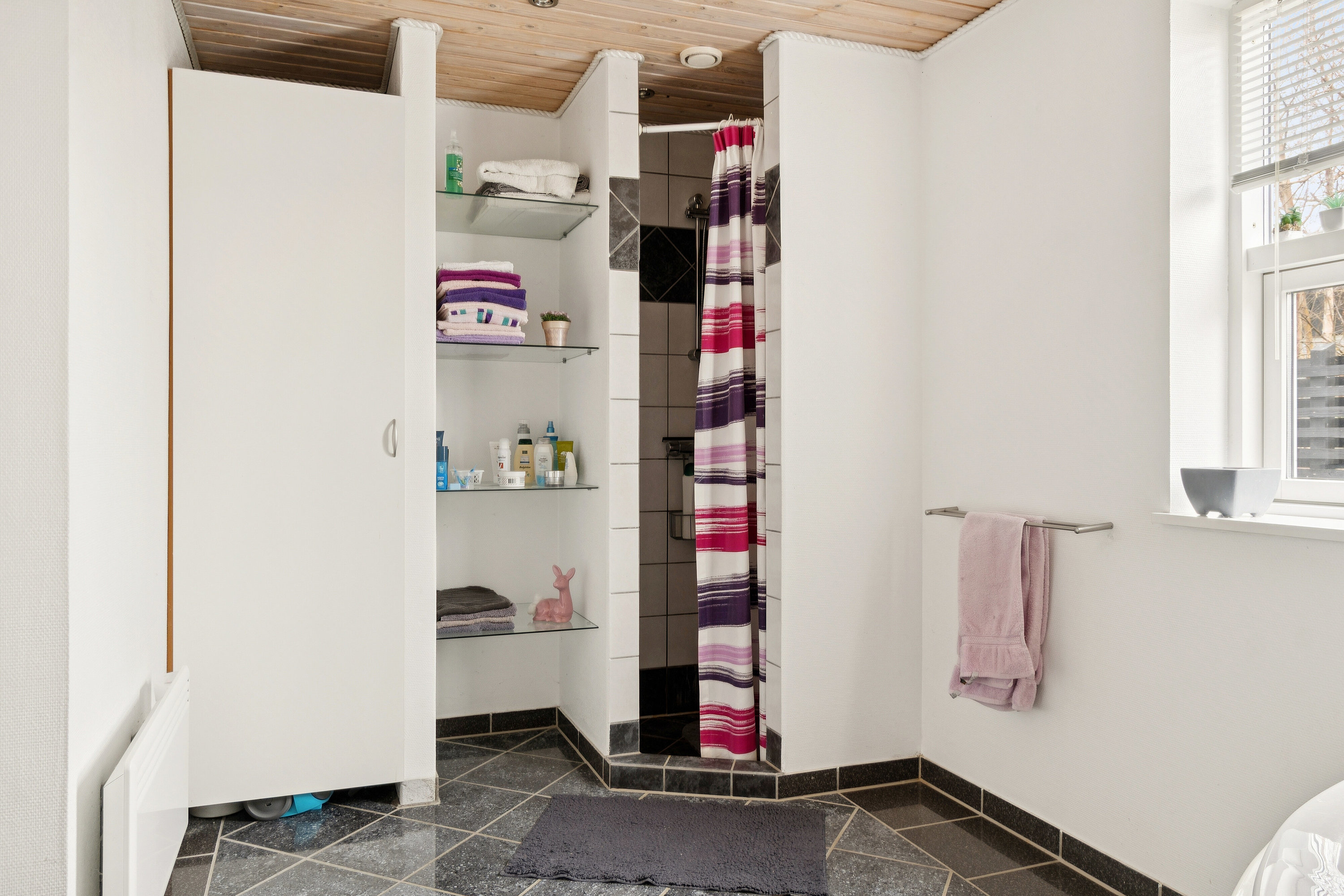 Fremhævet badeværelse billede i fuldskærmstilstand. Billede af Østersvej 5, Bildsø, 4200 Slagelse