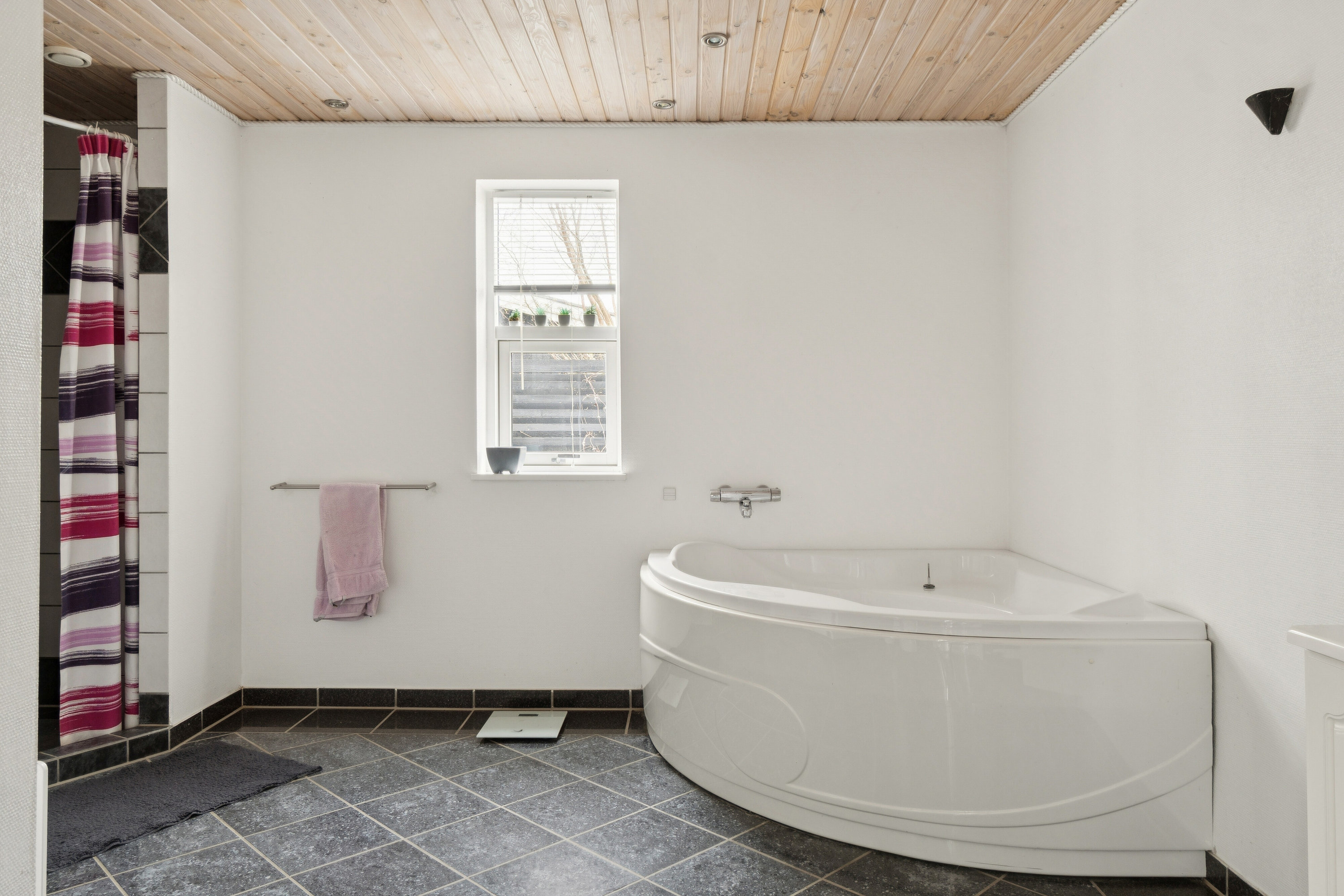 Fremhævet badeværelse billede i fuldskærmstilstand. Billede af Østersvej 5, Bildsø, 4200 Slagelse