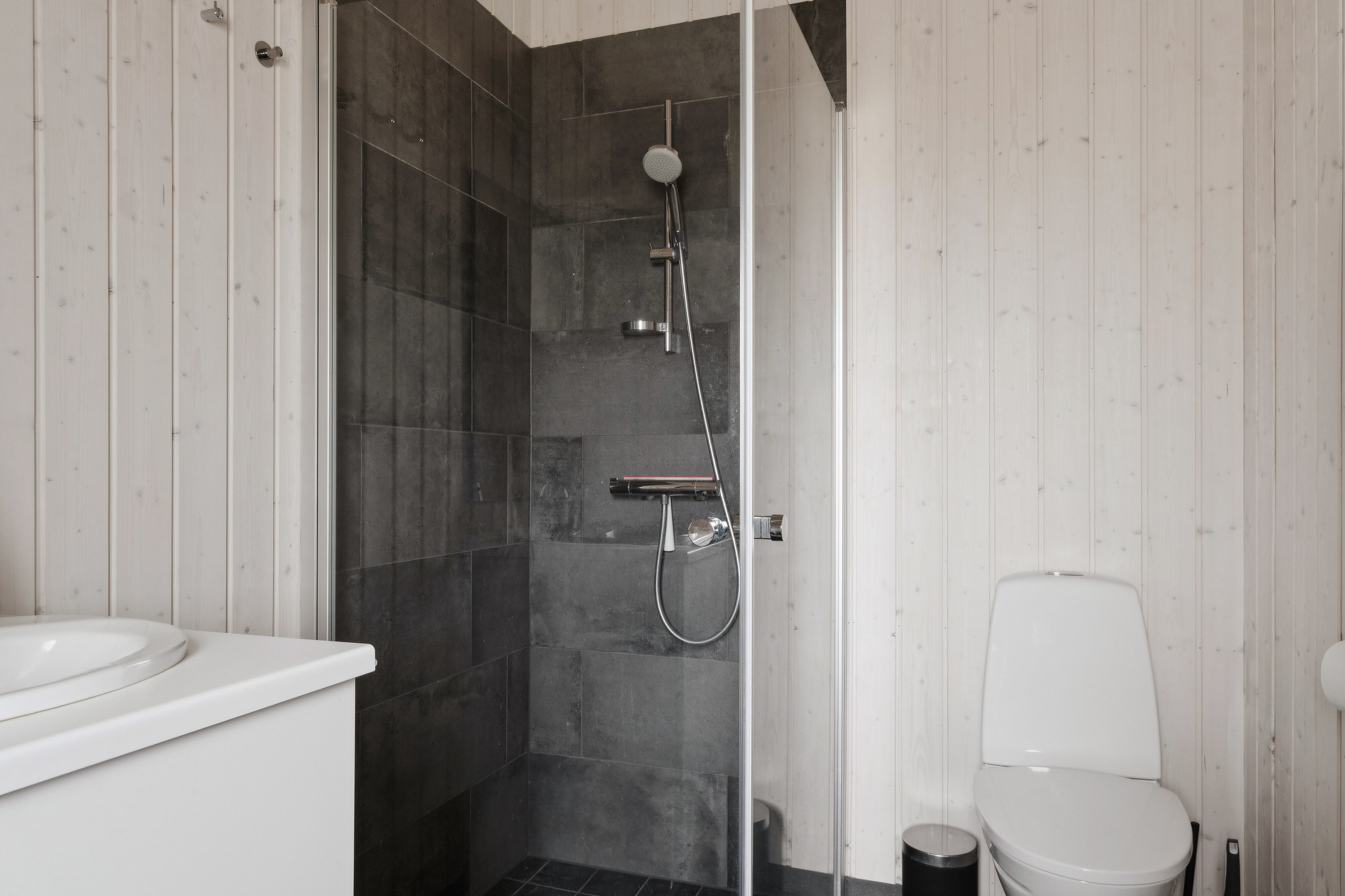 Fremhævet badeværelse billede i fuldskærmstilstand. Billede af Ved Kanalen 2, Bjerge Sydstrand, 4480 Store Fuglede