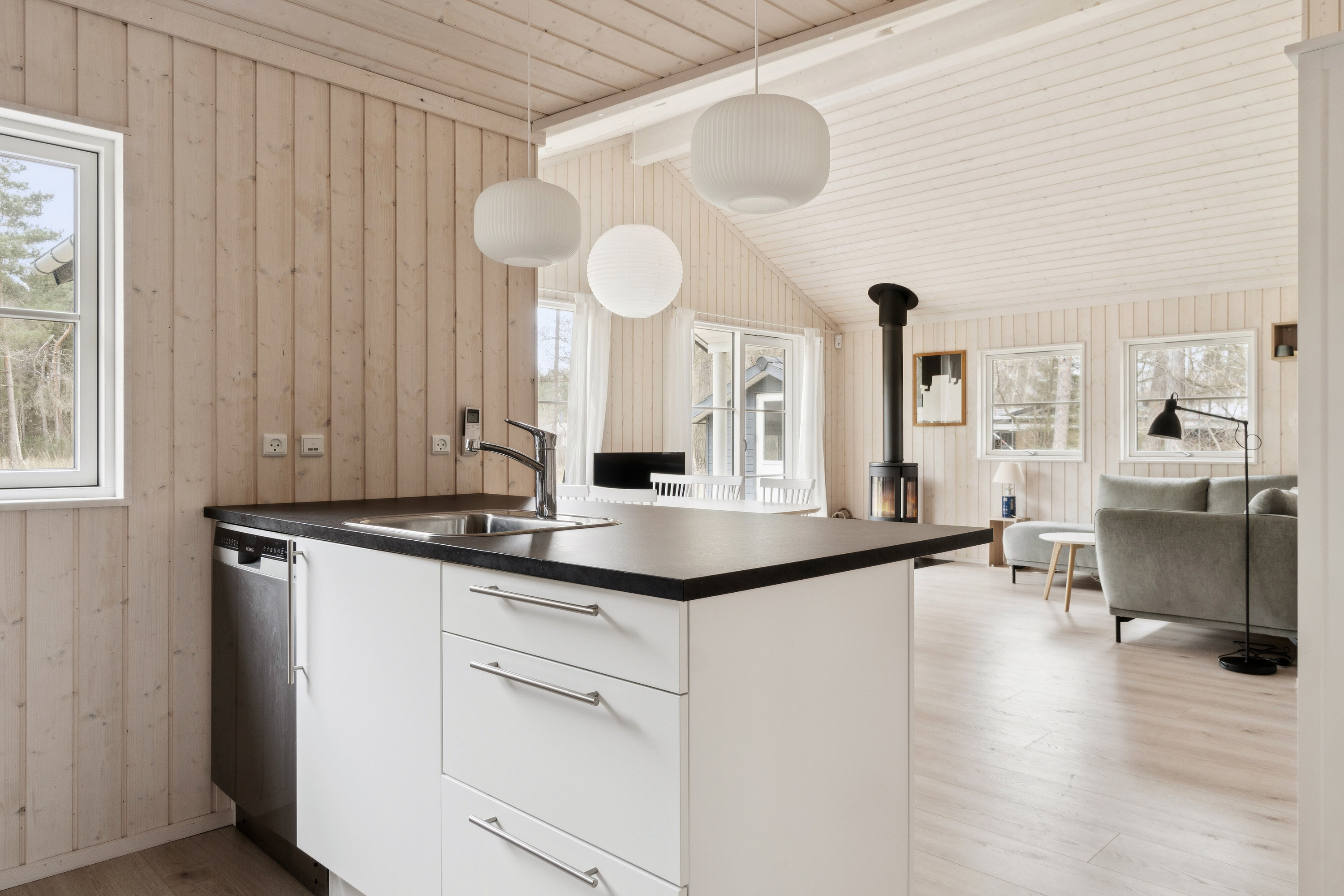 Fremhævet køkken billede i fuldskærmstilstand. Billede af Ved Kanalen 2, Bjerge Sydstrand, 4480 Store Fuglede