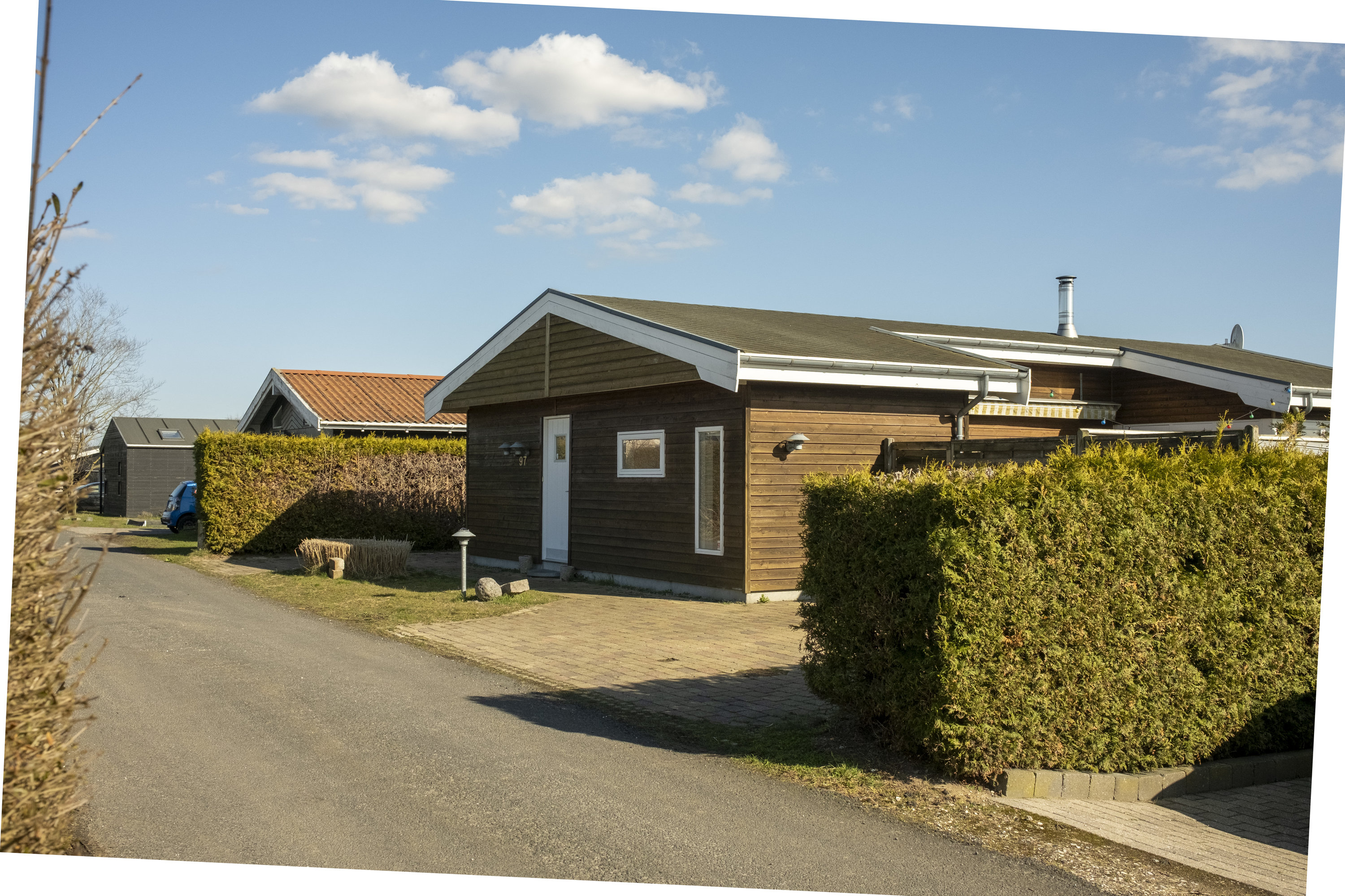 Fremhævet facade billede i fuldskærmstilstand. Billede af Rønstrupvej 97, Of Ågerup, 2750 Ballerup