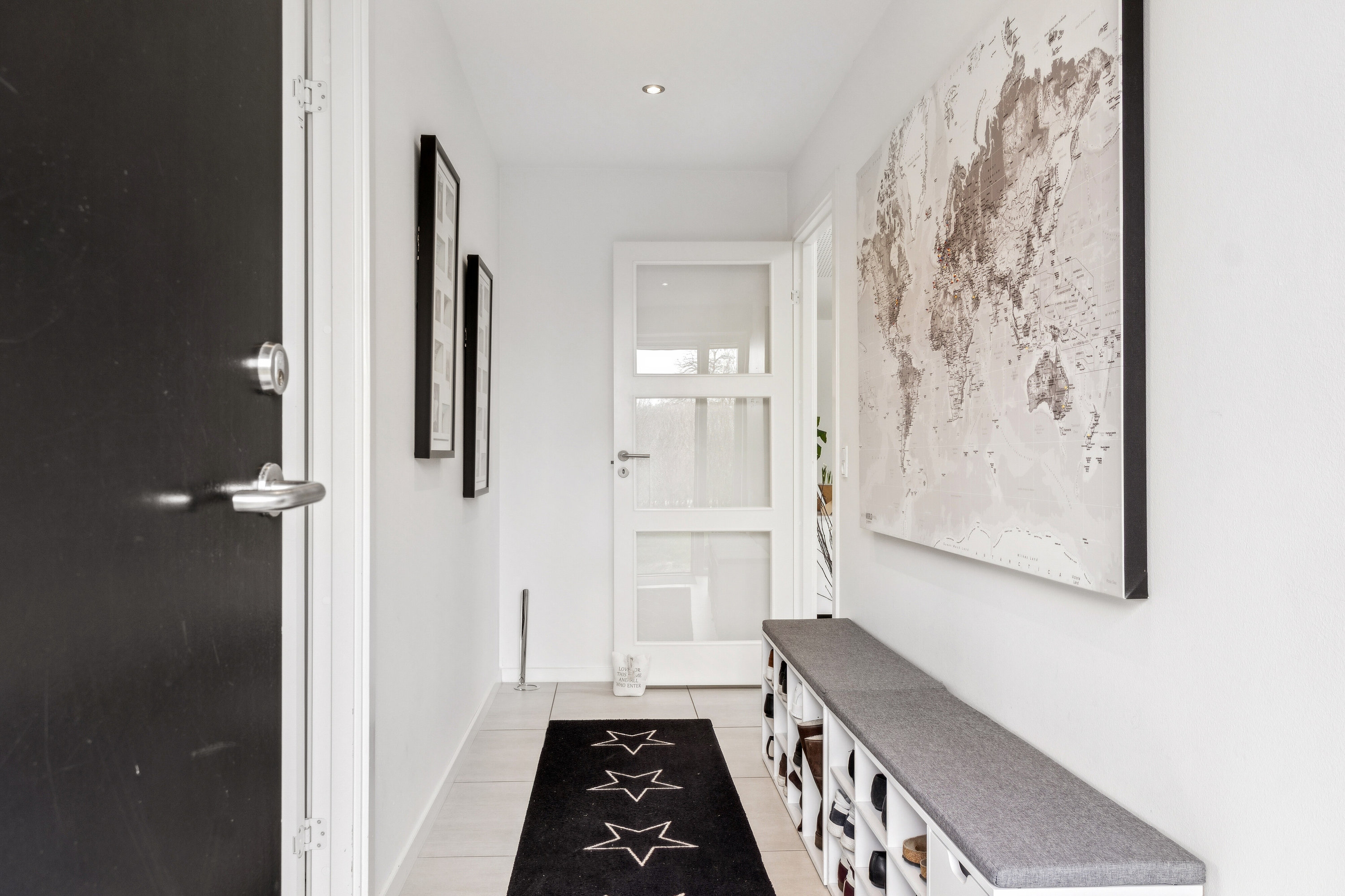 Fremhævet gang billede i fuldskærmstilstand. Billede af Duevej 42, 2600 Glostrup