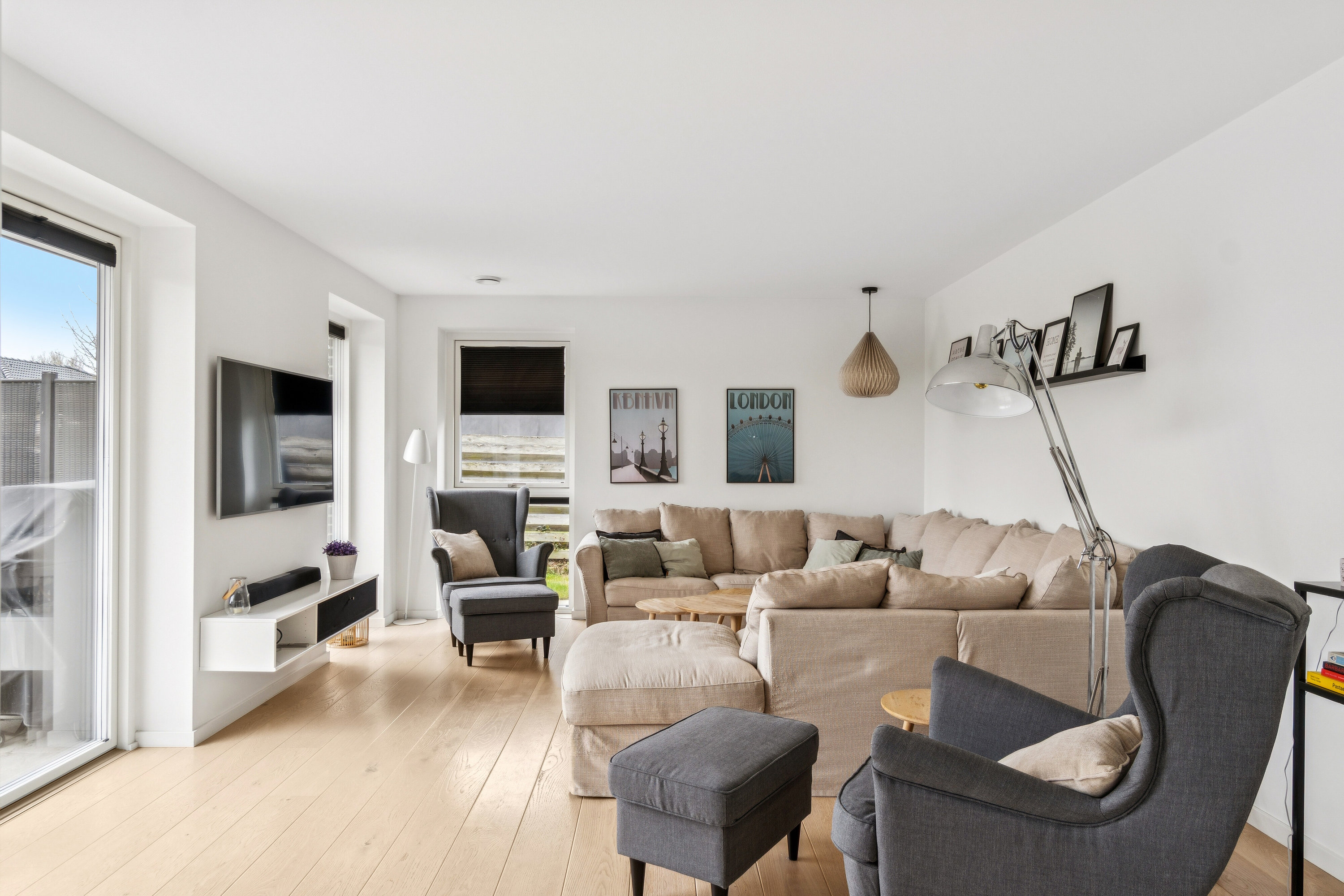 Fremhævet stue billede i fuldskærmstilstand. Billede af Duevej 42, 2600 Glostrup