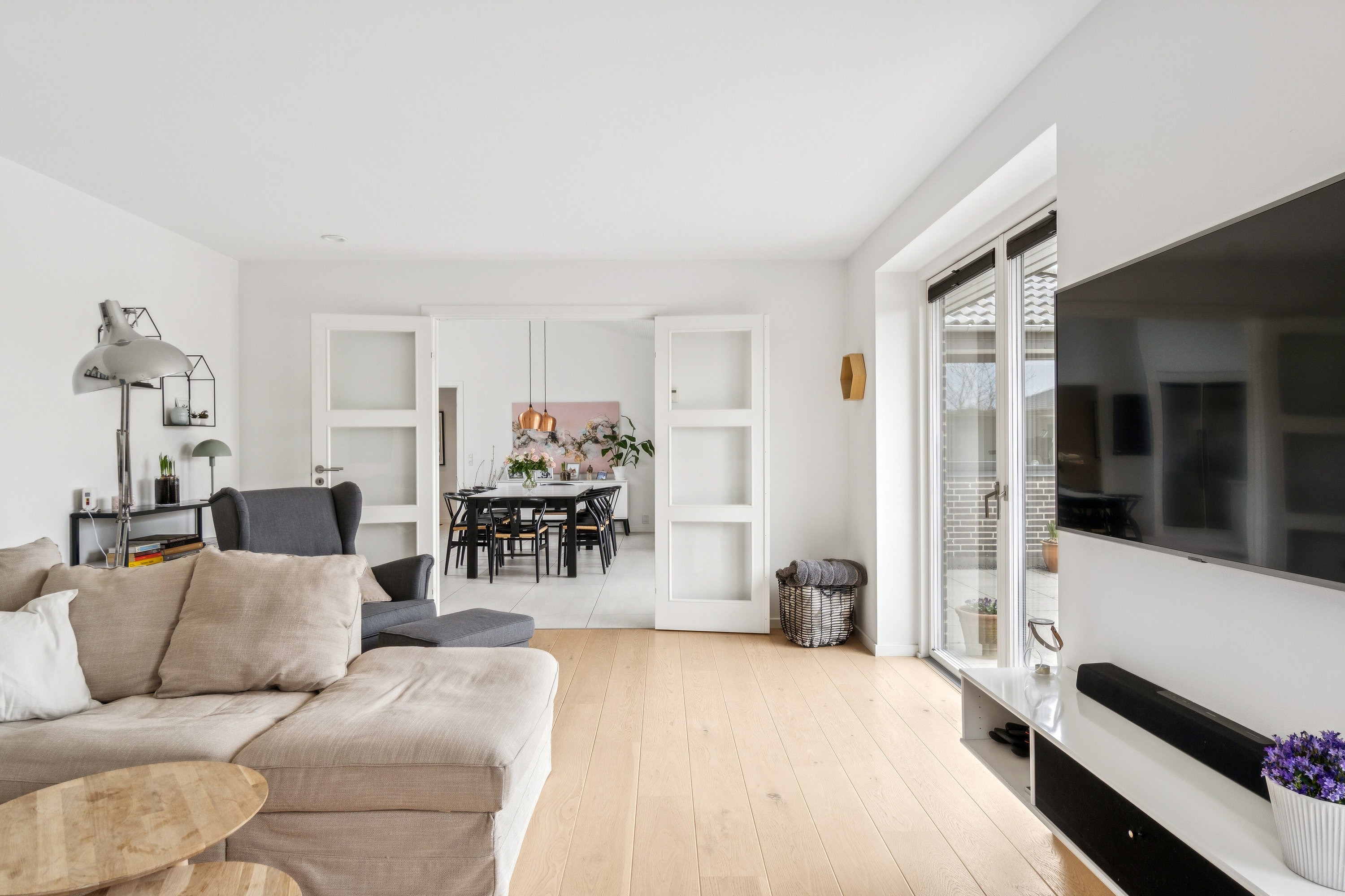 Fremhævet stue billede i fuldskærmstilstand. Billede af Duevej 42, 2600 Glostrup