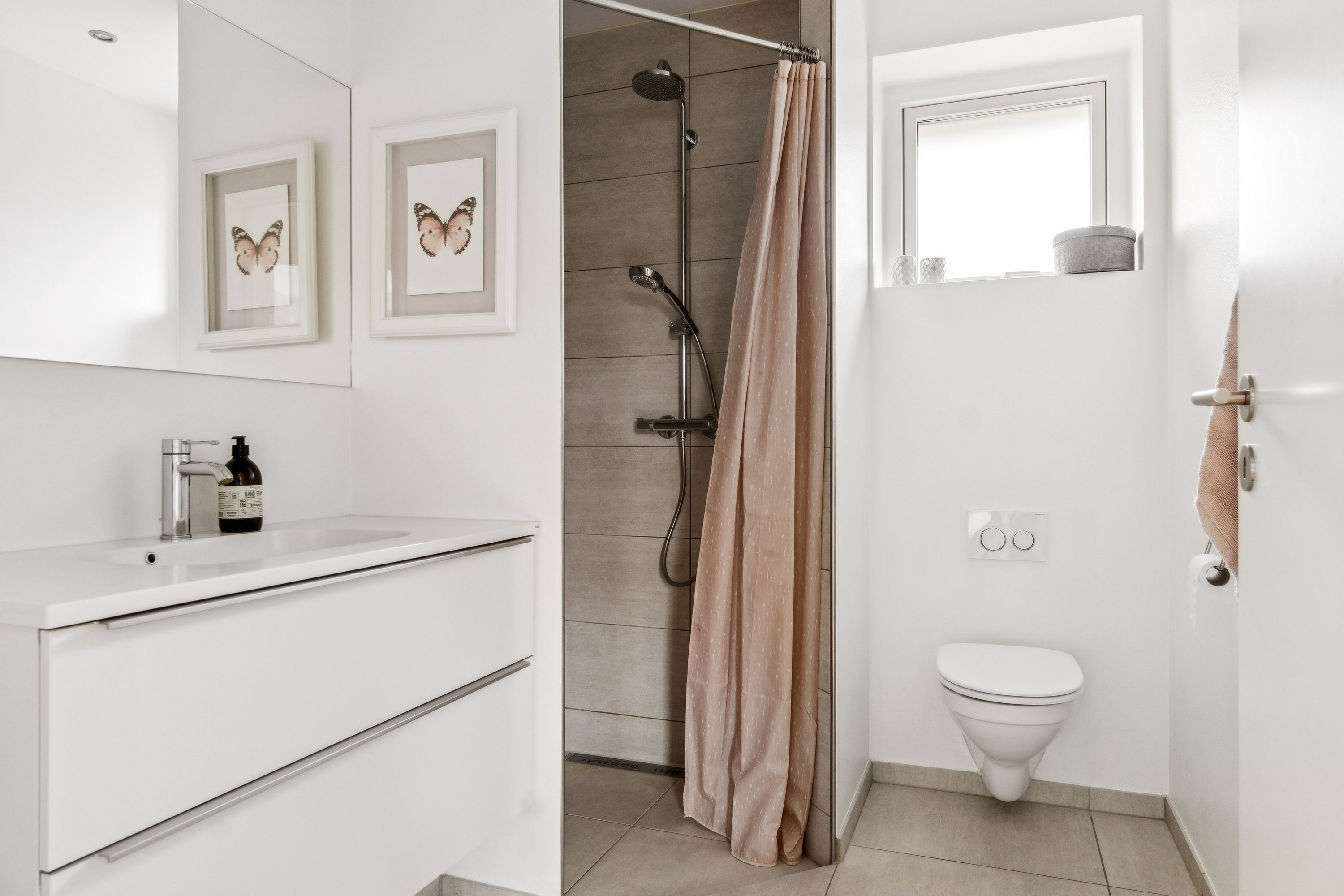 Fremhævet badeværelse billede i fuldskærmstilstand. Billede af Duevej 42, 2600 Glostrup