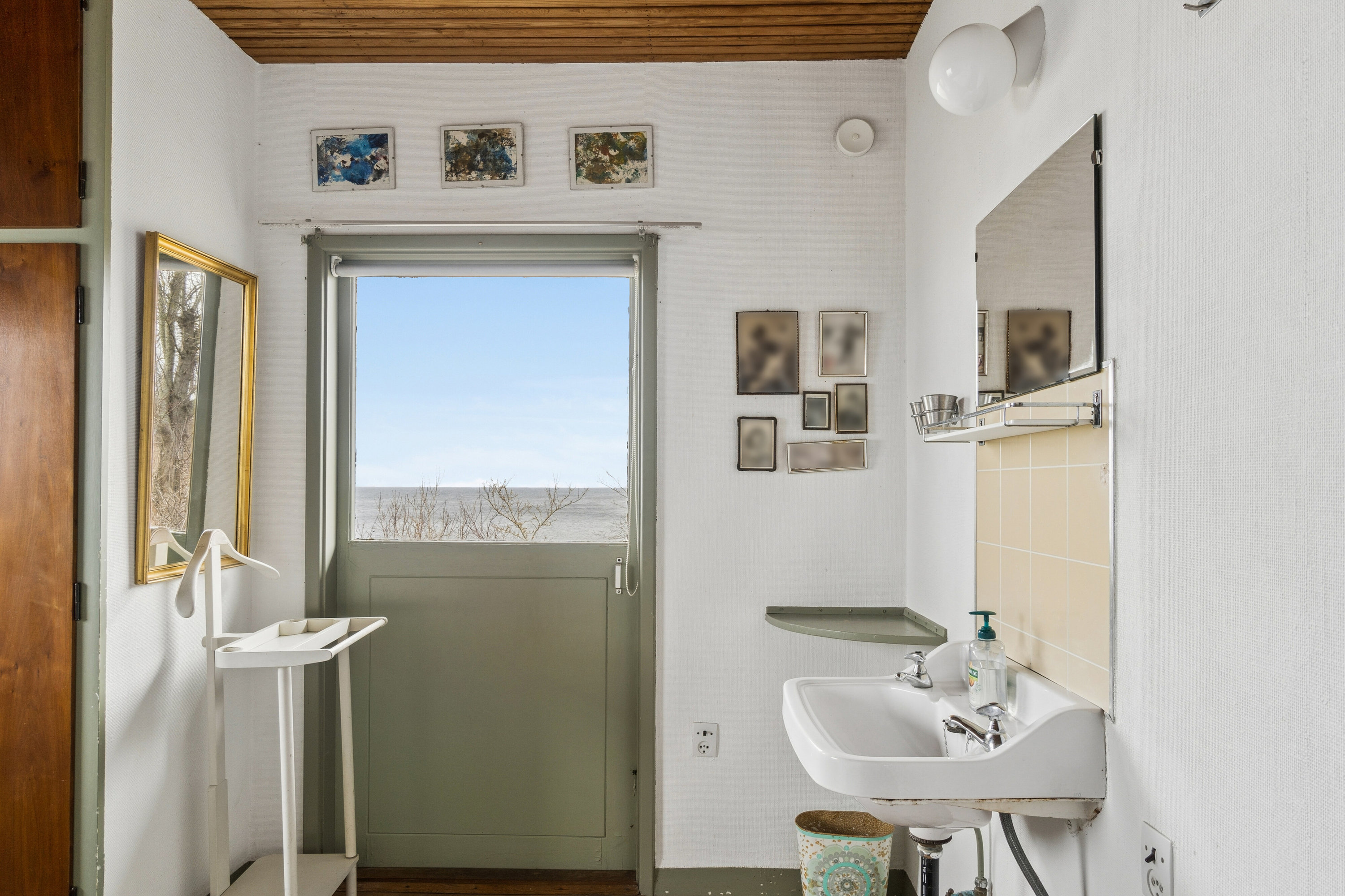 Fremhævet badeværelse billede i fuldskærmstilstand. Billede af Randkløvevej 48, Østermarie, 3760 Gudhjem