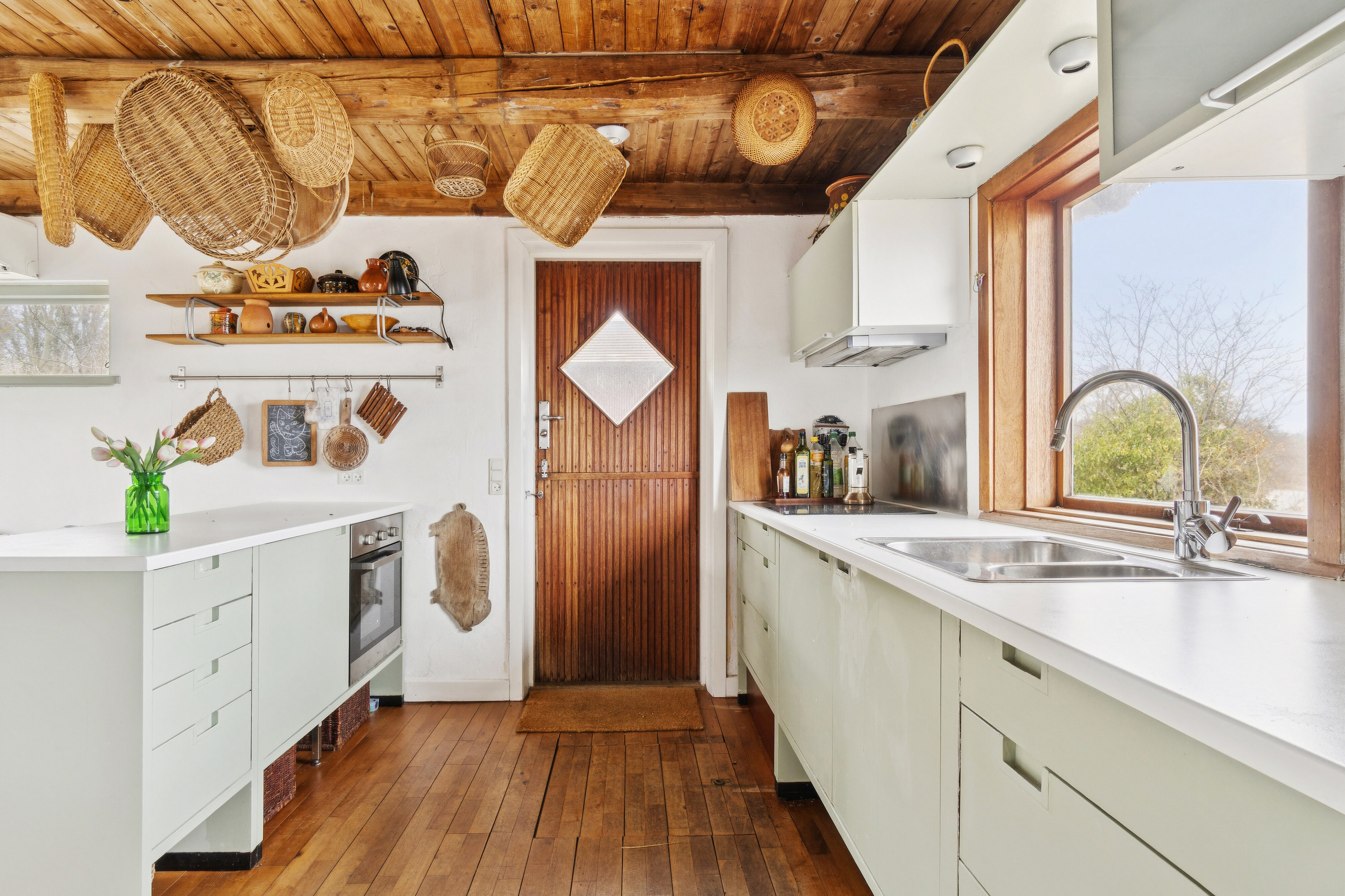 Fremhævet køkken billede i fuldskærmstilstand. Billede af Randkløvevej 48, Østermarie, 3760 Gudhjem