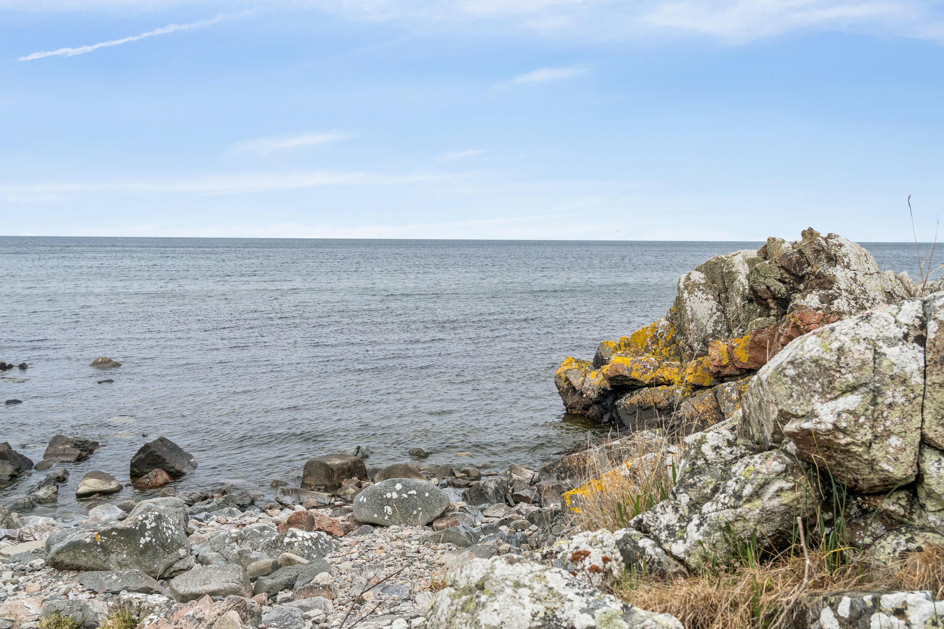 Fremhævet omgivelser billede i fuldskærmstilstand. Billede af Randkløvevej 48, Østermarie, 3760 Gudhjem