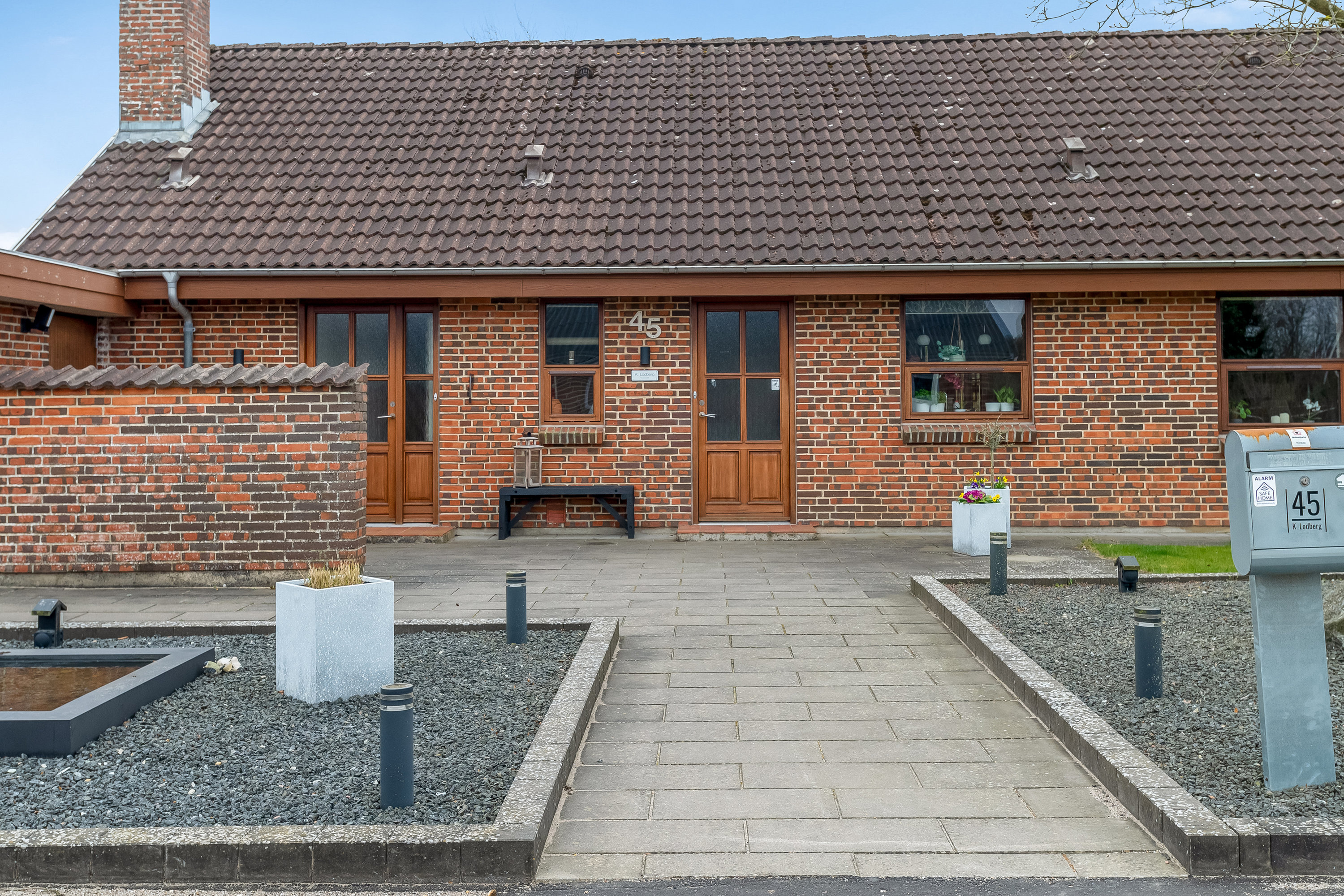 Fremhævet facade billede i fuldskærmstilstand. Billede af Ravelsvej 45, 7500 Holstebro