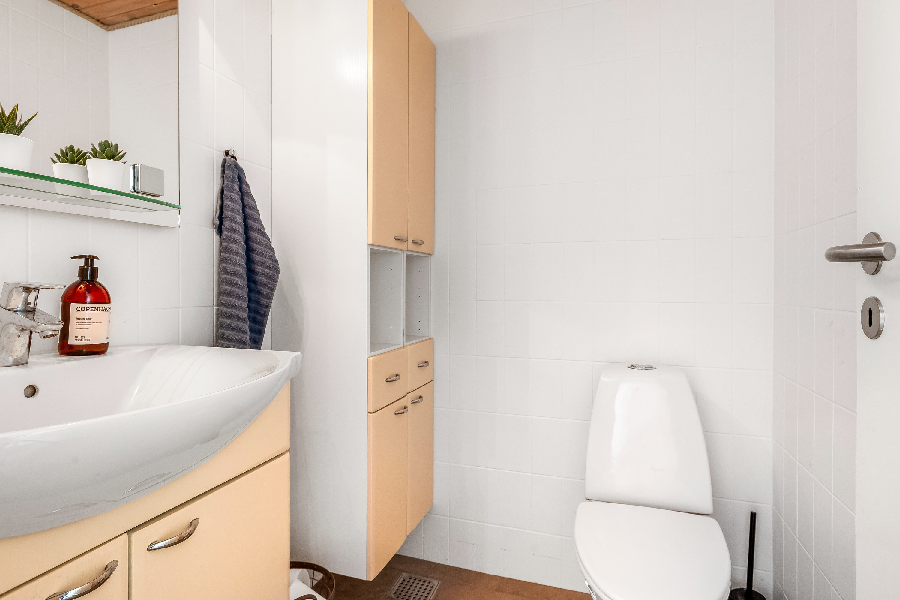 Fremhævet toilet billede i fuldskærmstilstand. Billede af Ravelsvej 45, 7500 Holstebro