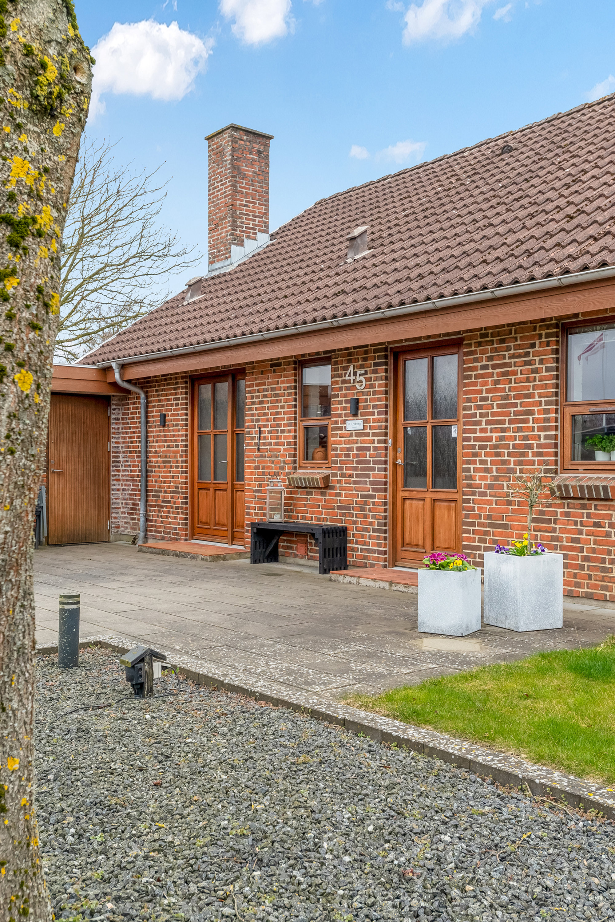 Fremhævet facade billede i fuldskærmstilstand. Billede af Ravelsvej 45, 7500 Holstebro