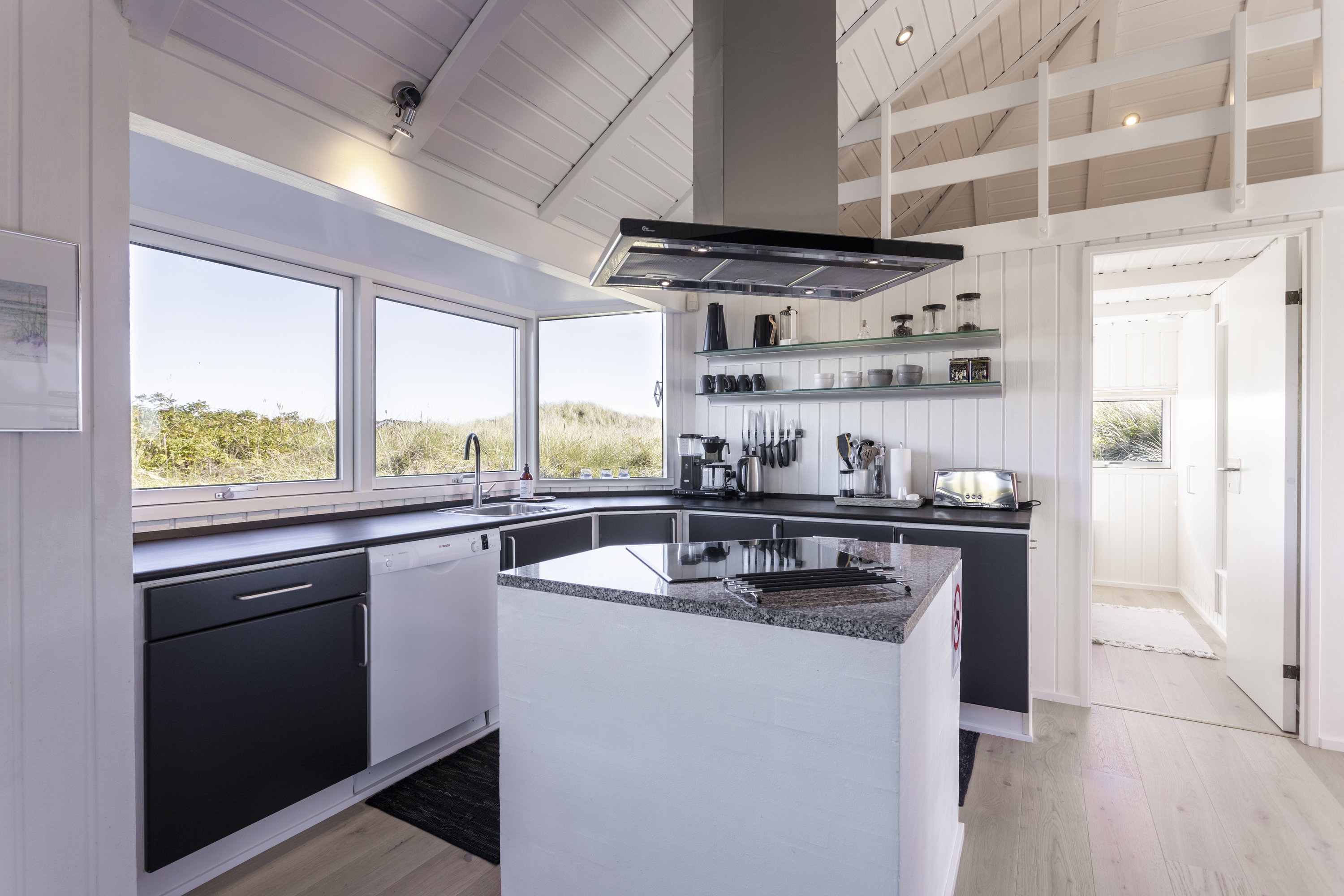 Fremhævet køkkenalrum billede i fuldskærmstilstand. Billede af Ingeborghusvej 4, Tornby, 9850 Hirtshals