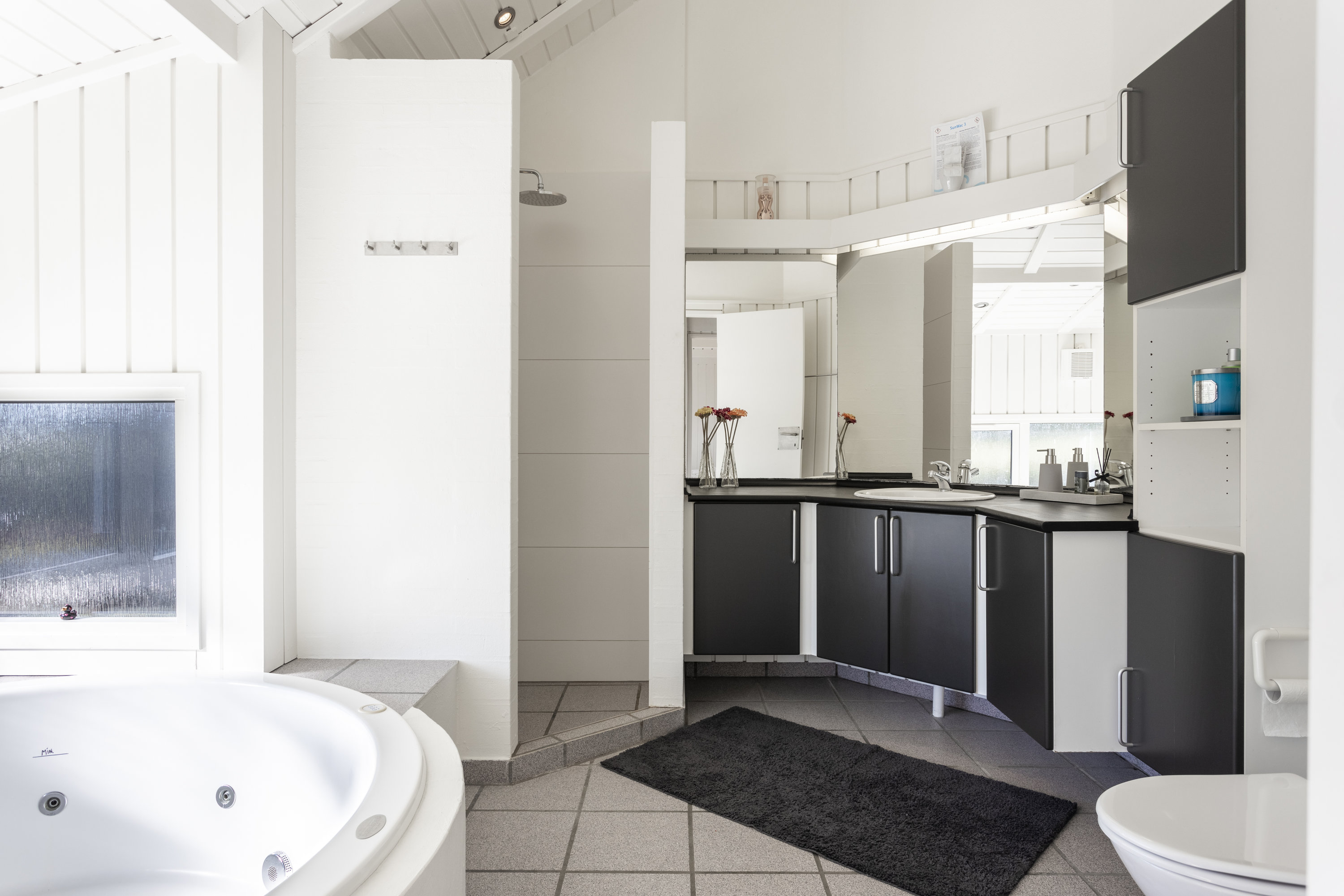 Fremhævet badeværelse billede i fuldskærmstilstand. Billede af Ingeborghusvej 4, Tornby, 9850 Hirtshals