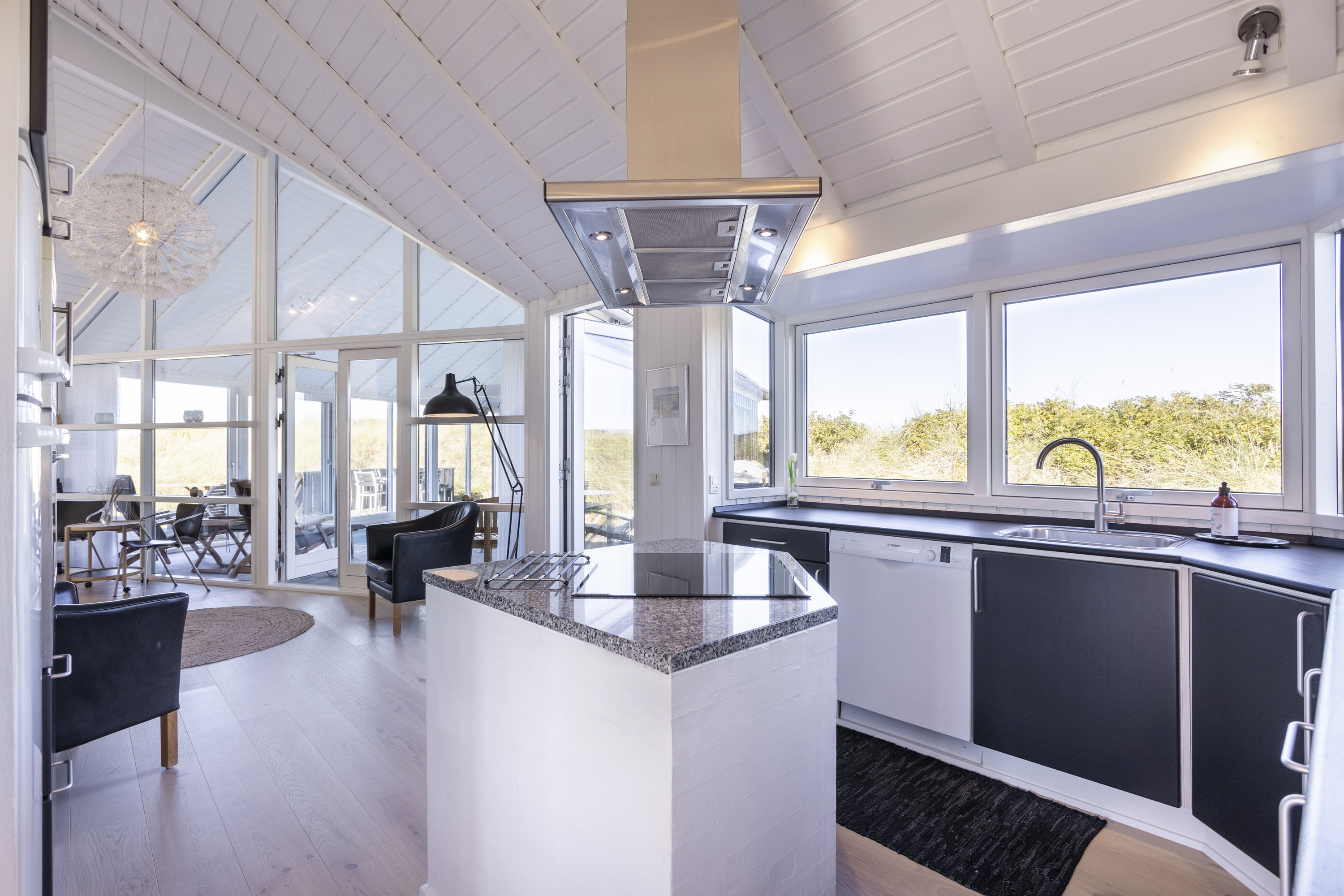 Fremhævet køkkenalrum billede i fuldskærmstilstand. Billede af Ingeborghusvej 4, Tornby, 9850 Hirtshals