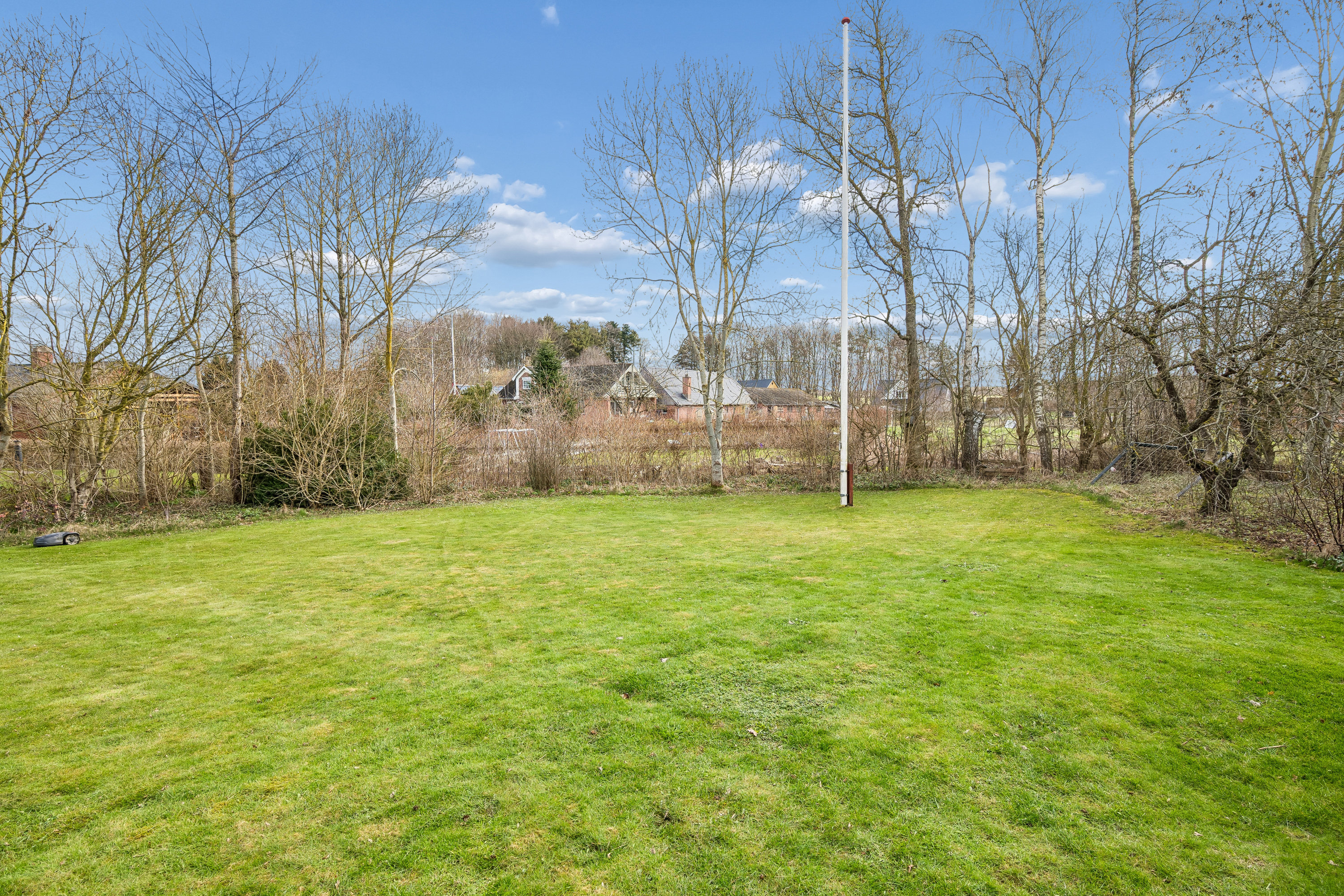 Fremhævet have billede i fuldskærmstilstand. Billede af Ruholmsvej 15, Vitten, 8382 Hinnerup