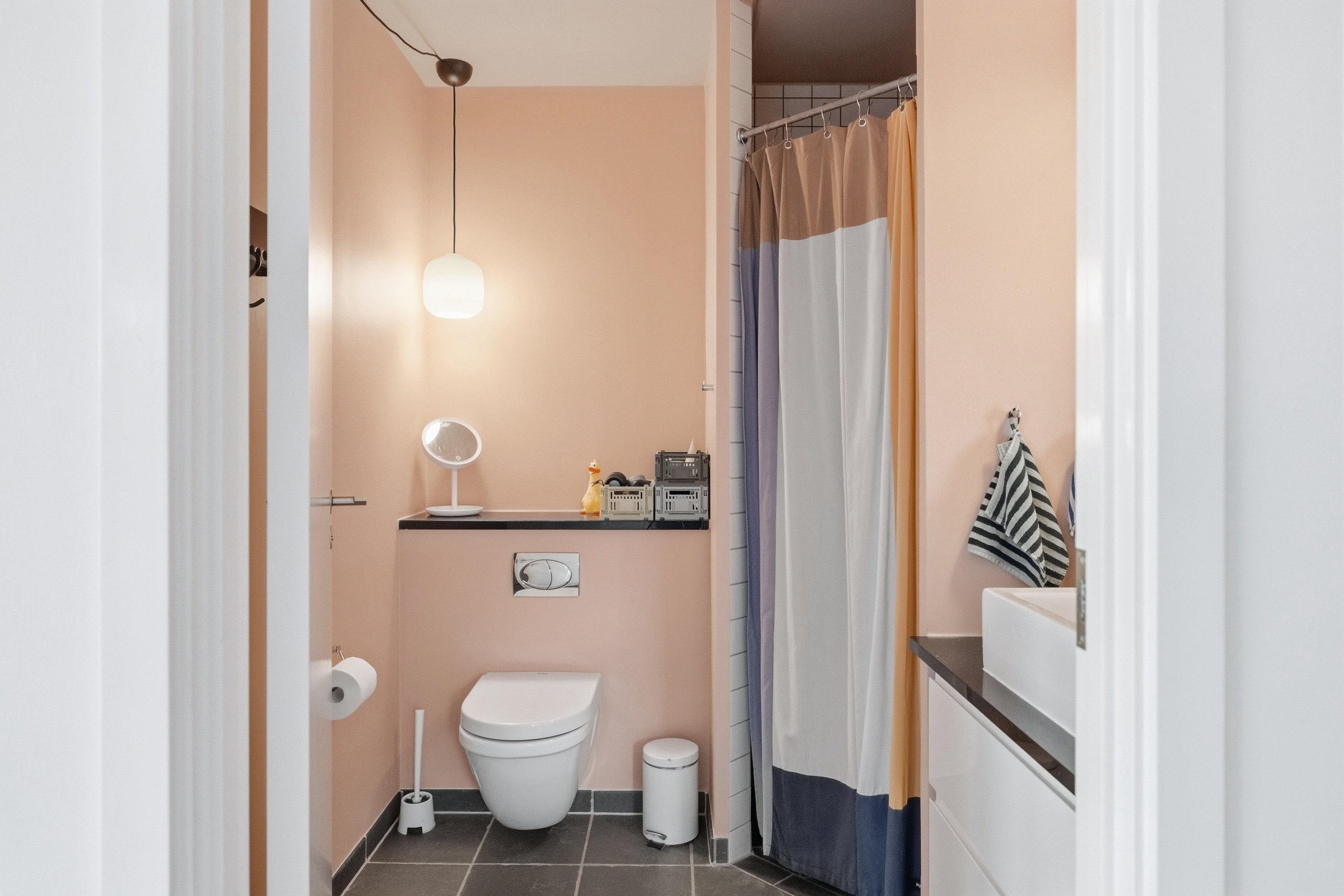 Fremhævet badeværelse billede i fuldskærmstilstand. Billede af Nymarks Allé 77, 8320 Mårslet