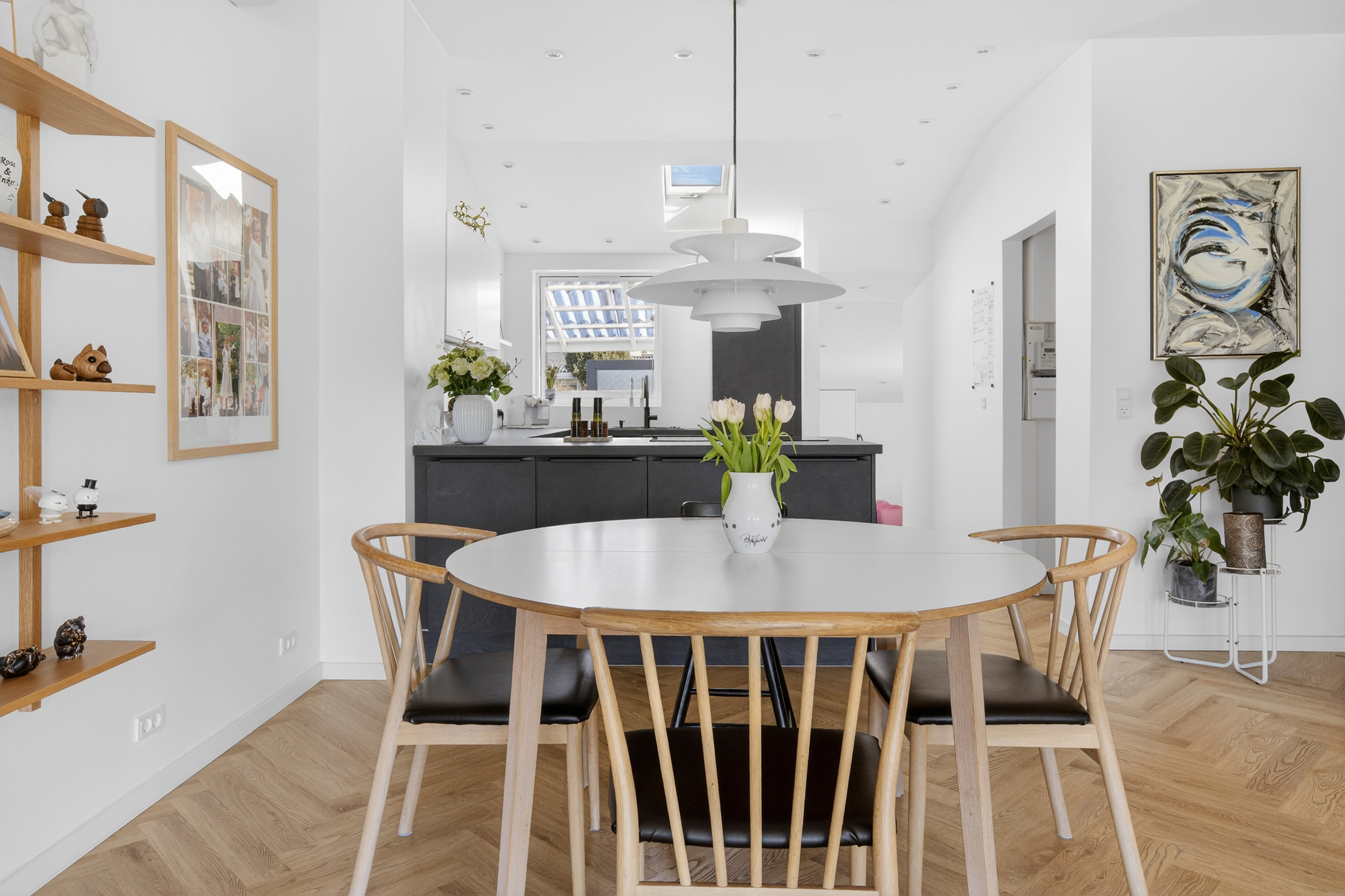 Fremhævet stue billede i fuldskærmstilstand. Billede af Ved Kagså 39, 2860 Søborg