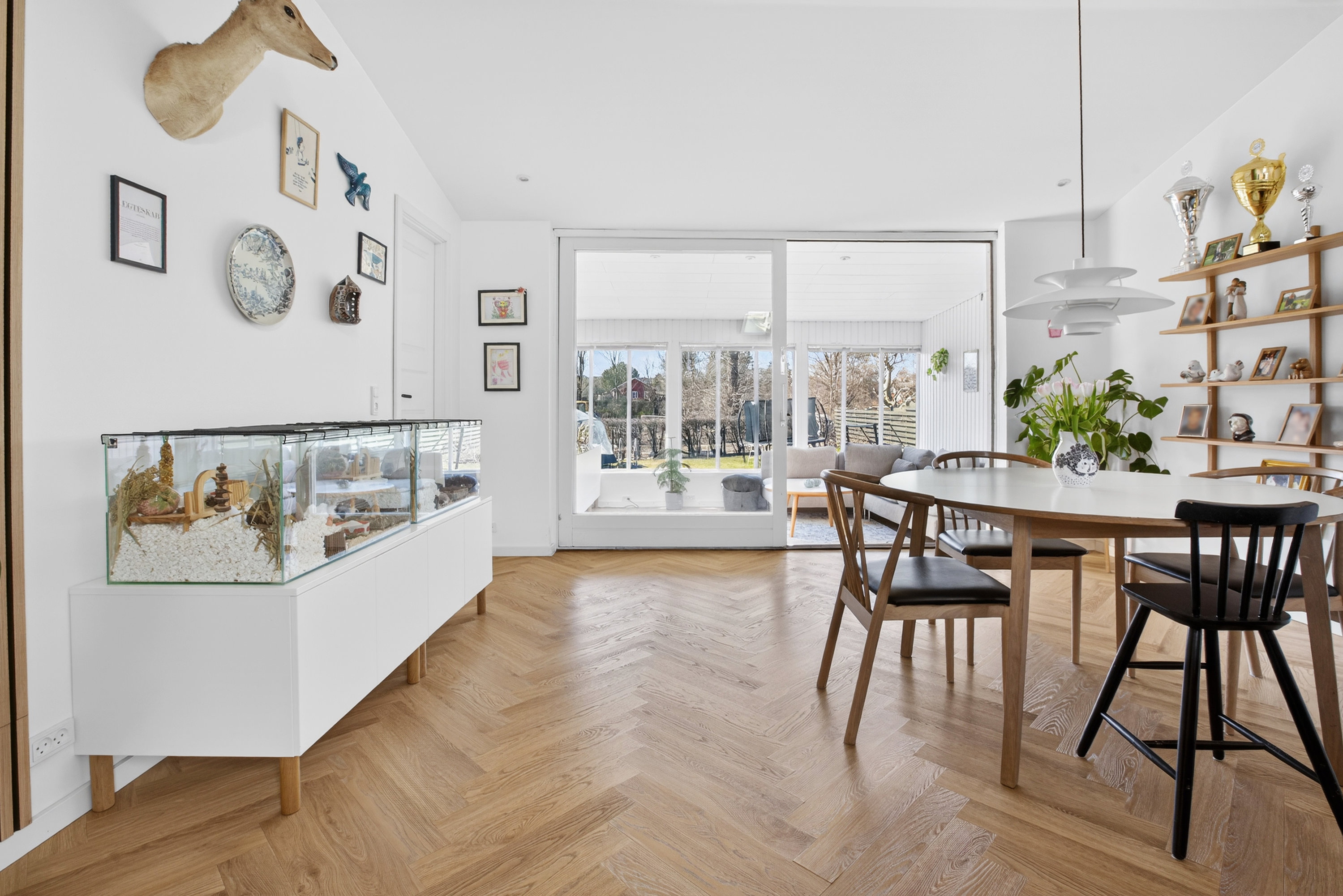 Fremhævet stue billede i fuldskærmstilstand. Billede af Ved Kagså 39, 2860 Søborg