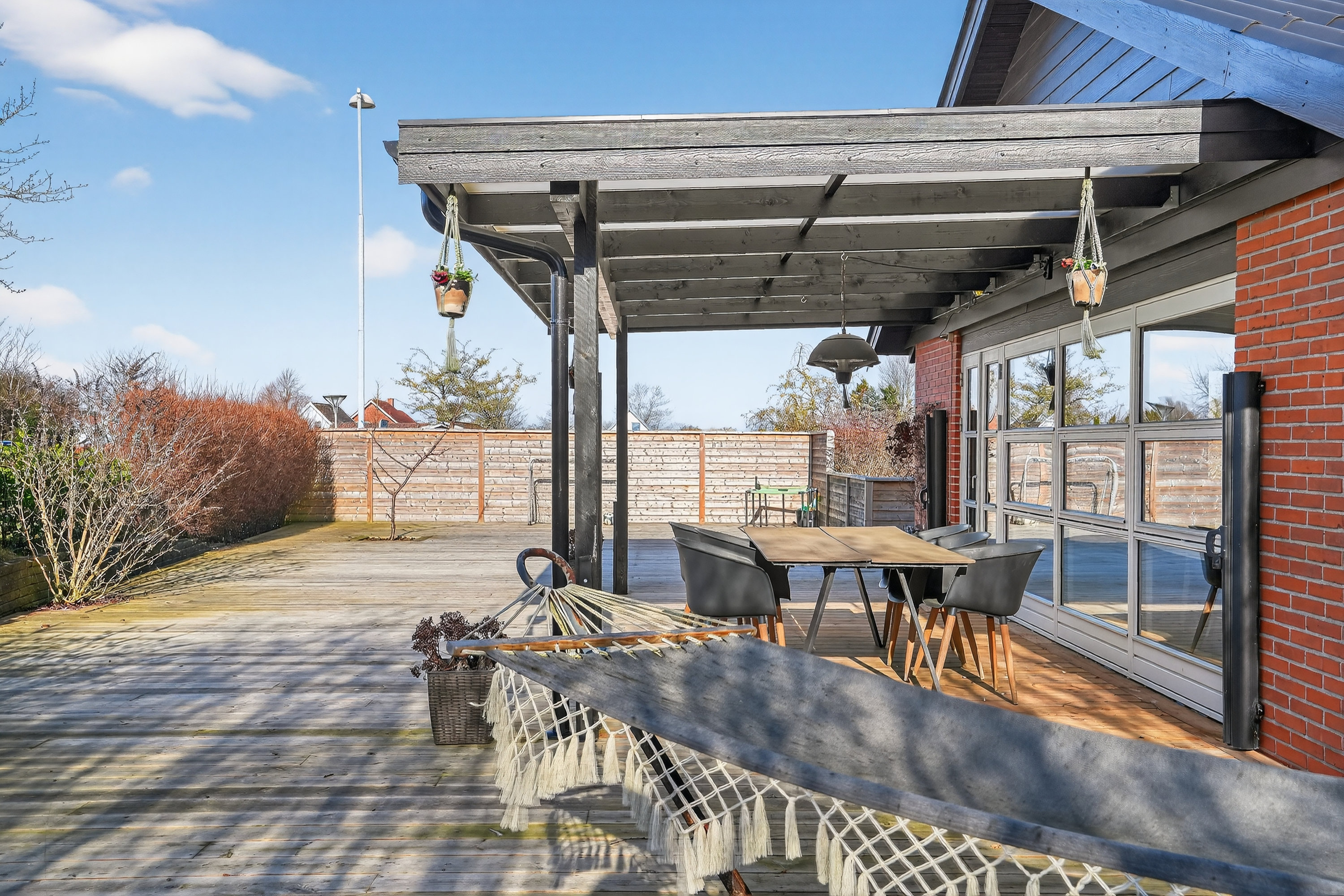 Fremhævet terrasse billede i fuldskærmstilstand. Billede af Okkerbjergvej 2, 4500 Nykøbing Sj