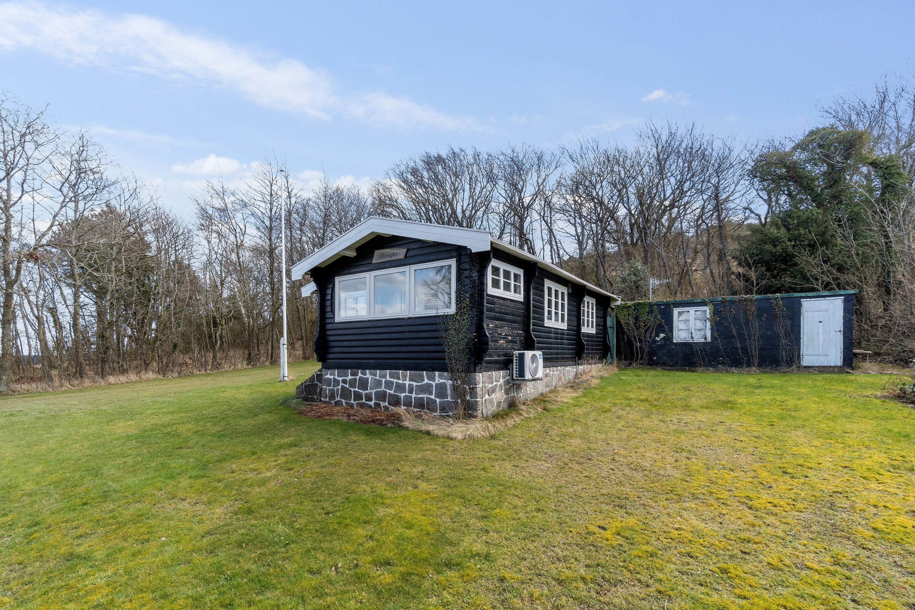 Fremhævet set fra haven billede i fuldskærmstilstand. Billede af Langebjergvej 13, Sandvig, 3770 Allinge