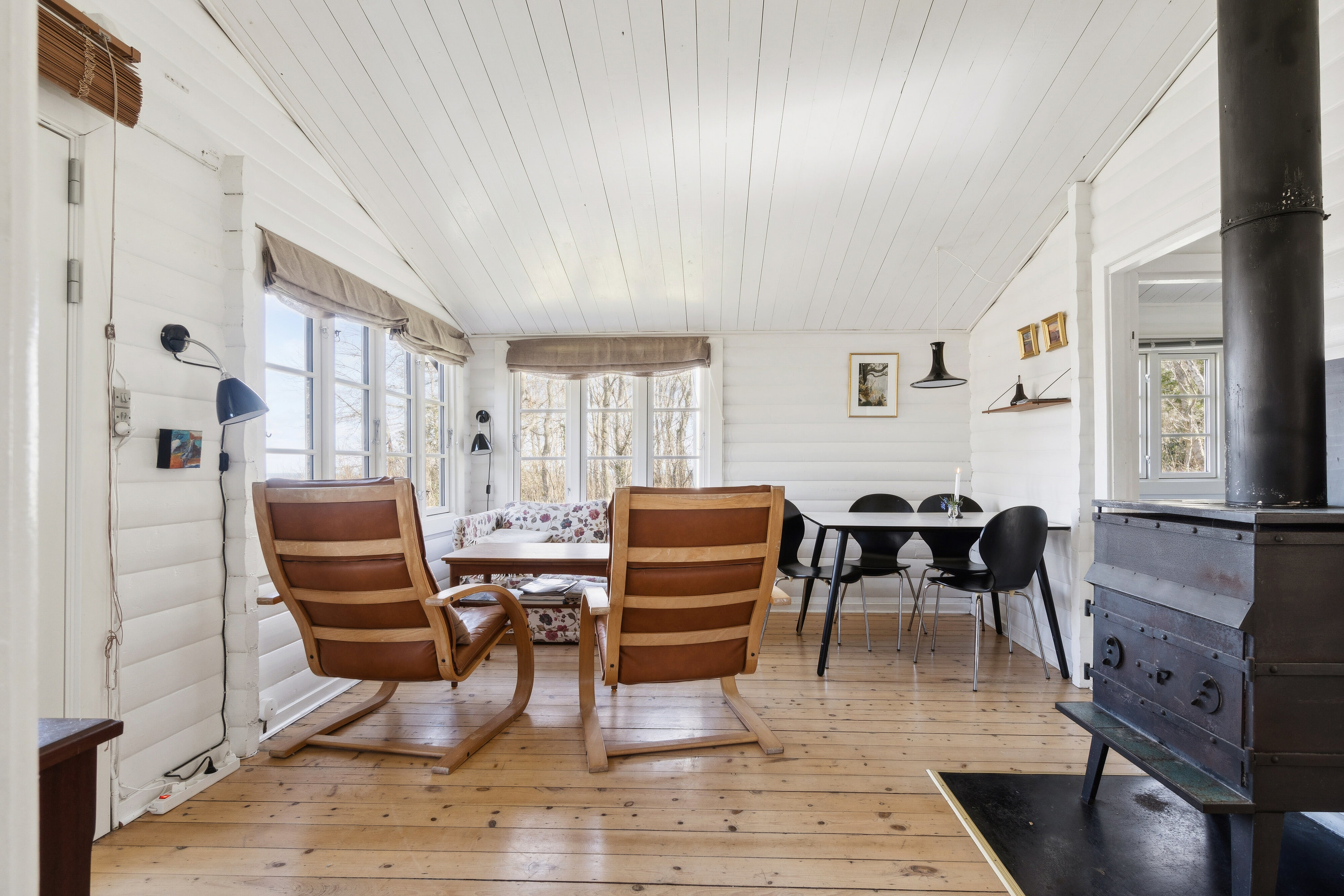 Fremhævet stue billede i fuldskærmstilstand. Billede af Langebjergvej 13, Sandvig, 3770 Allinge