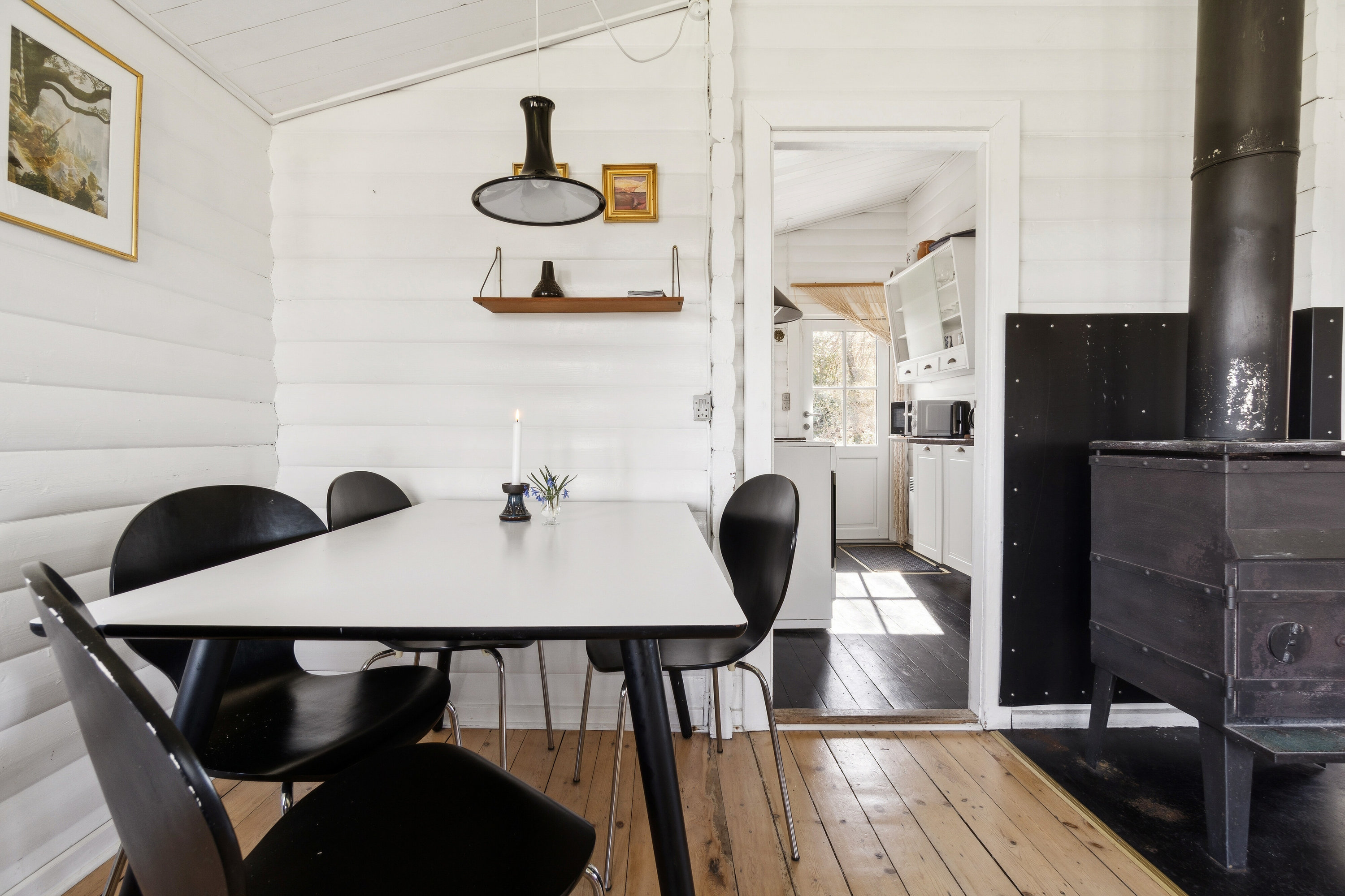 Fremhævet stue billede i fuldskærmstilstand. Billede af Langebjergvej 13, Sandvig, 3770 Allinge