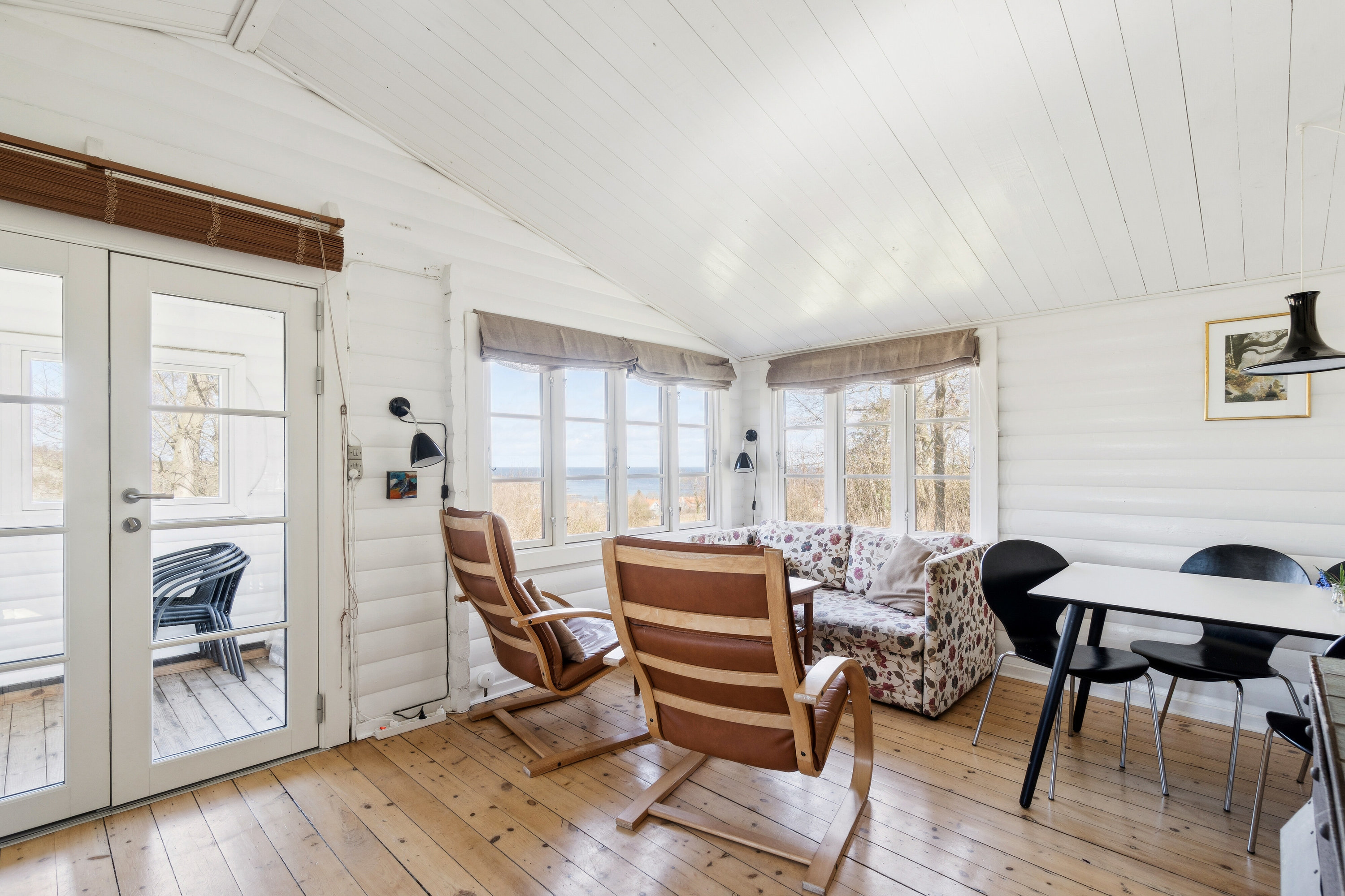 Fremhævet stue billede i fuldskærmstilstand. Billede af Langebjergvej 13, Sandvig, 3770 Allinge