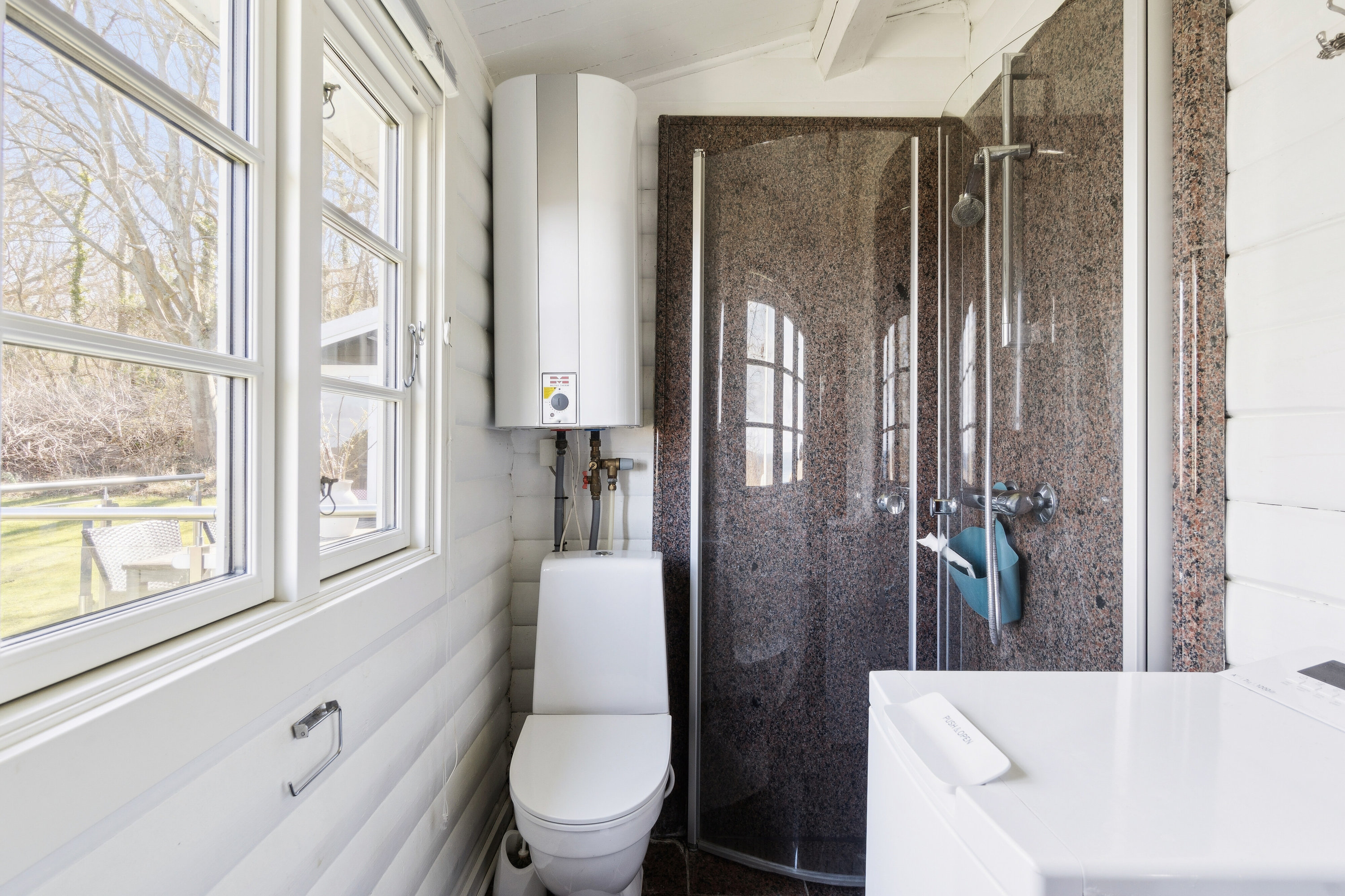 Fremhævet badeværelse billede i fuldskærmstilstand. Billede af Langebjergvej 13, Sandvig, 3770 Allinge