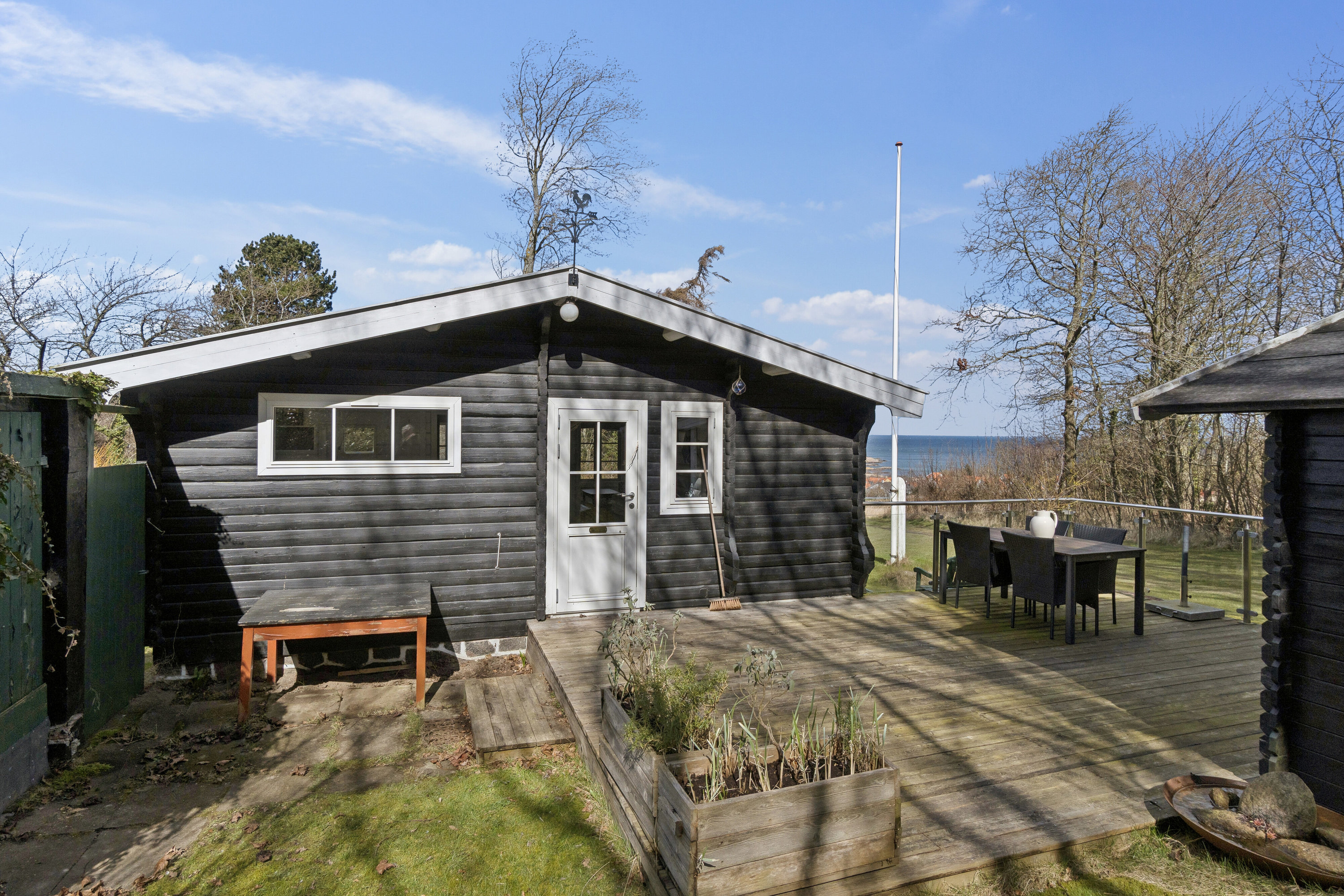 Fremhævet set fra haven billede i fuldskærmstilstand. Billede af Langebjergvej 13, Sandvig, 3770 Allinge